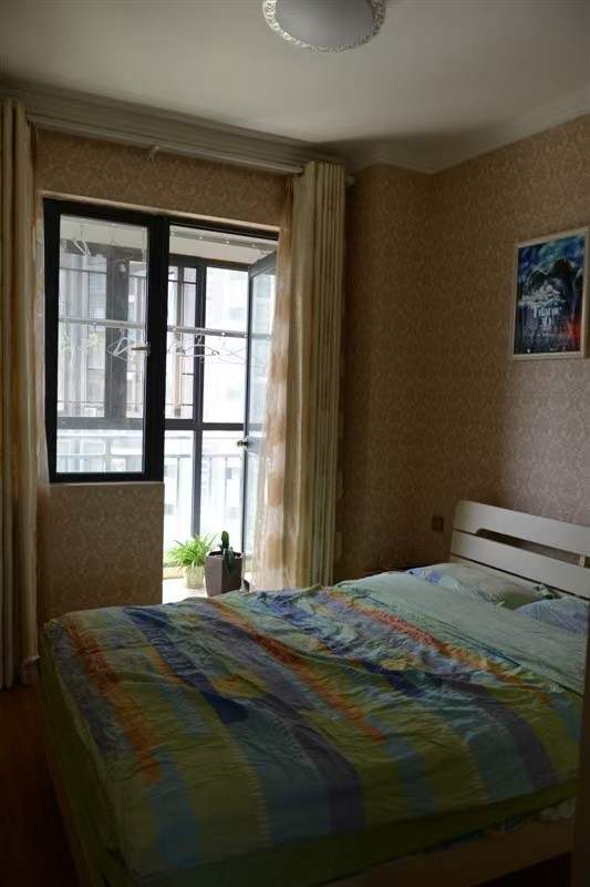 太一御江城  3室2厅2卫    82.0万客厅