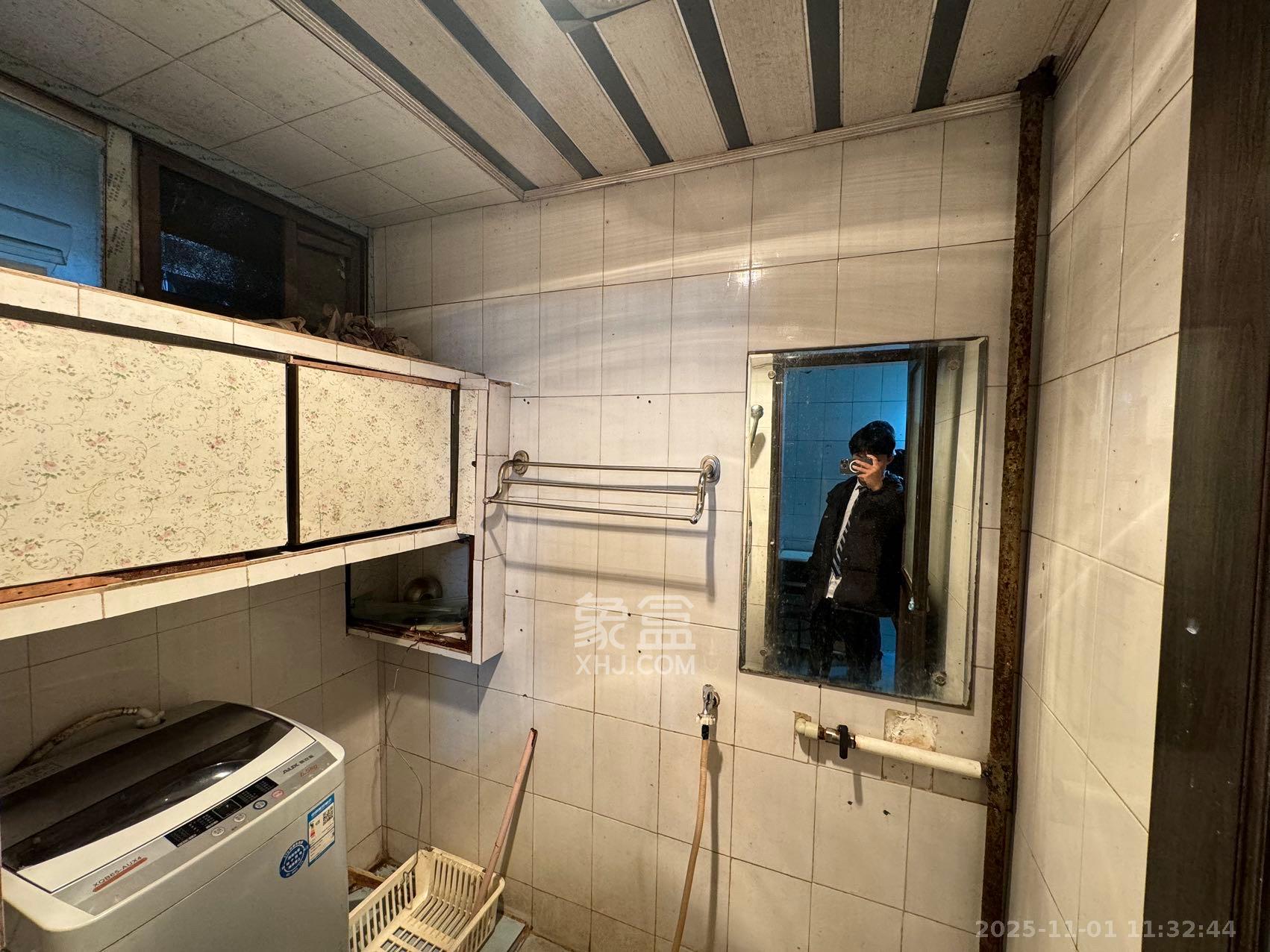 汽车发动机厂宿舍  2室1厅1卫    1000.0元/月室内图