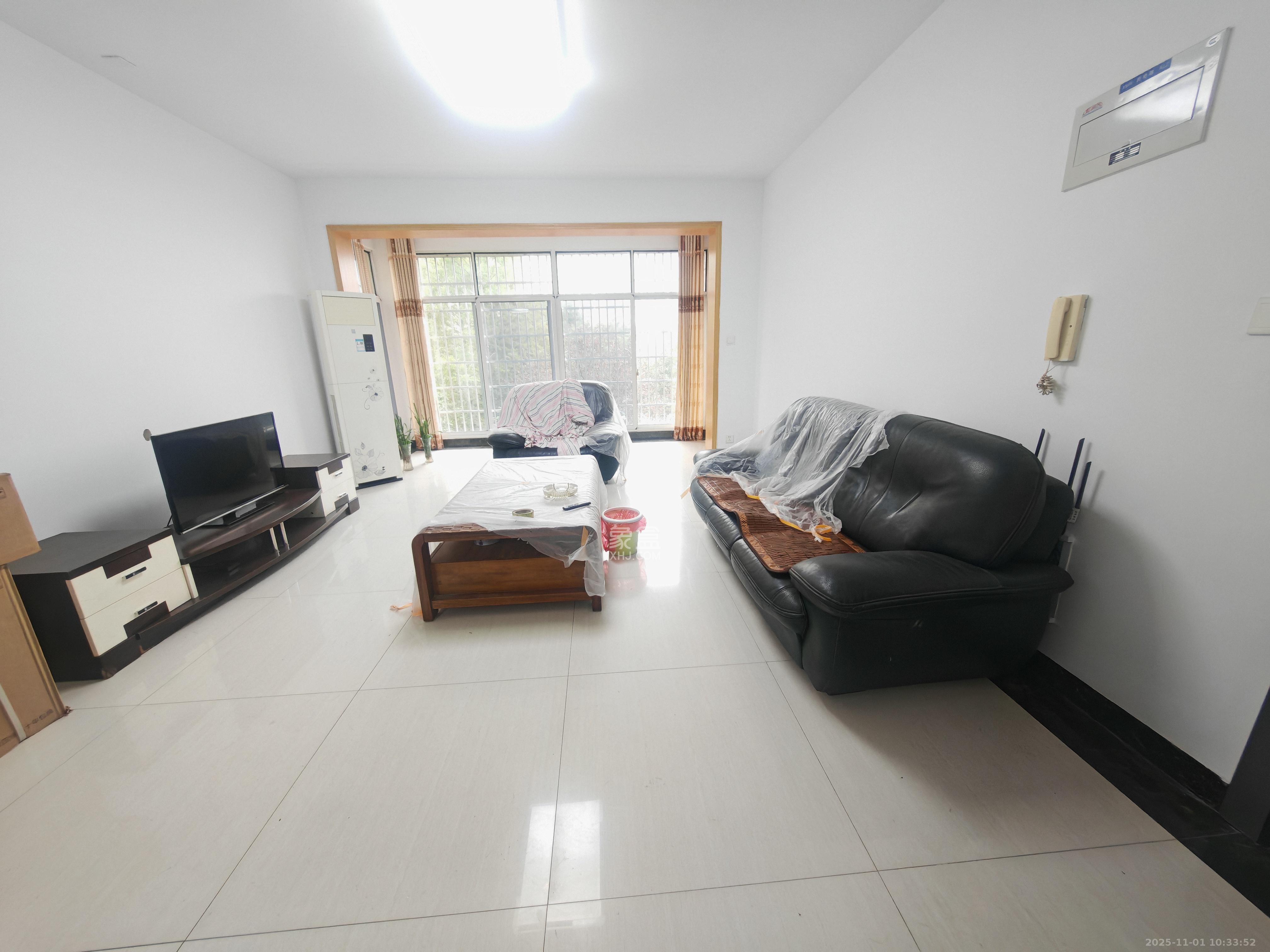 和润园一、二期  3室2厅2卫    2000.0元/月