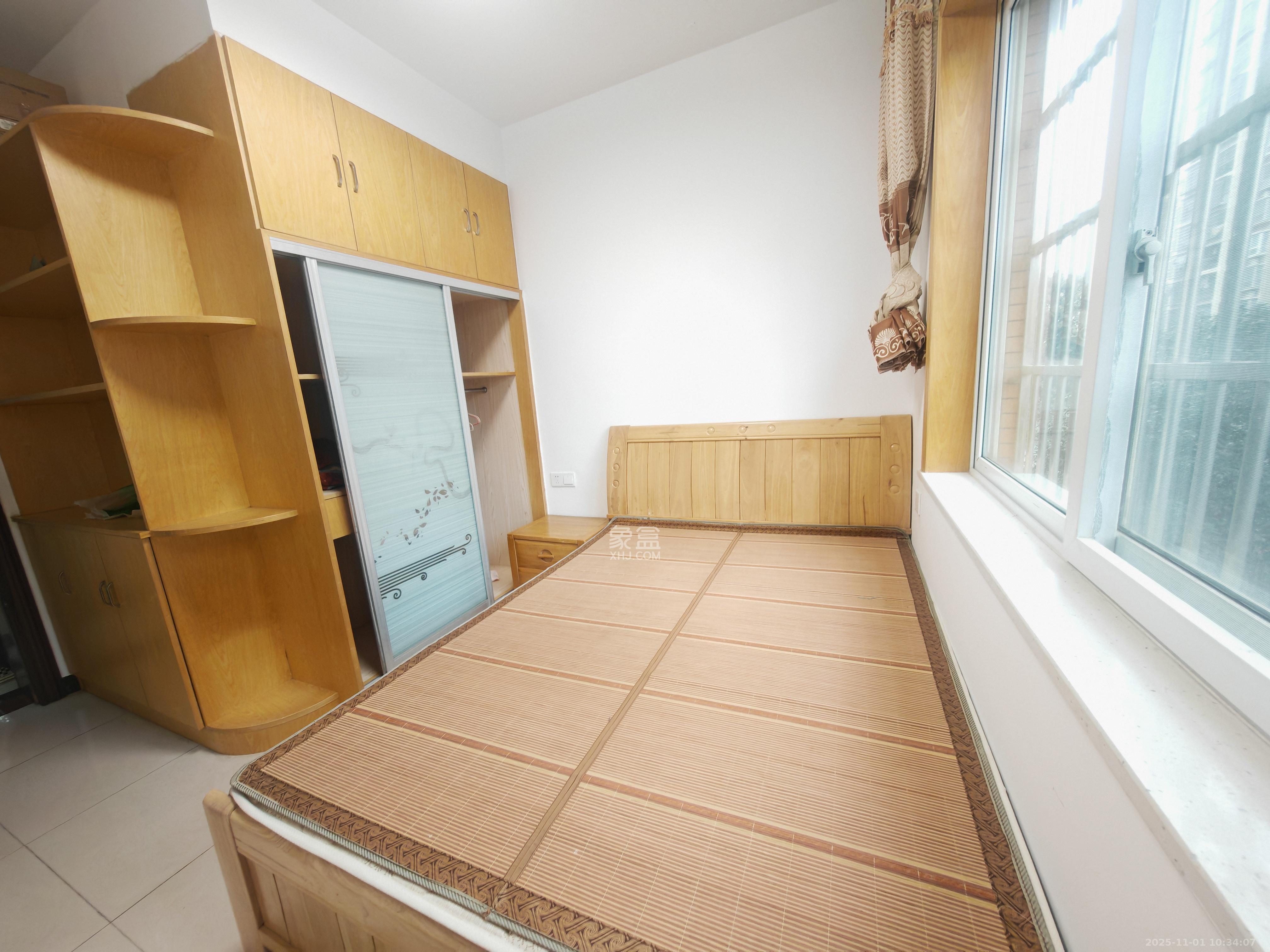 和润园一、二期  3室2厅2卫    2000.0元/月室内图