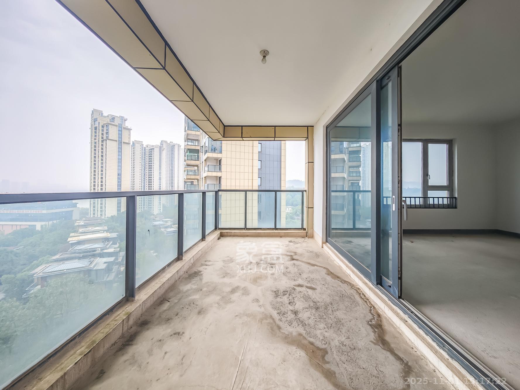 湘江壹号一二三期（创远湘江壹号）  5室2厅4卫    258.0万阳台