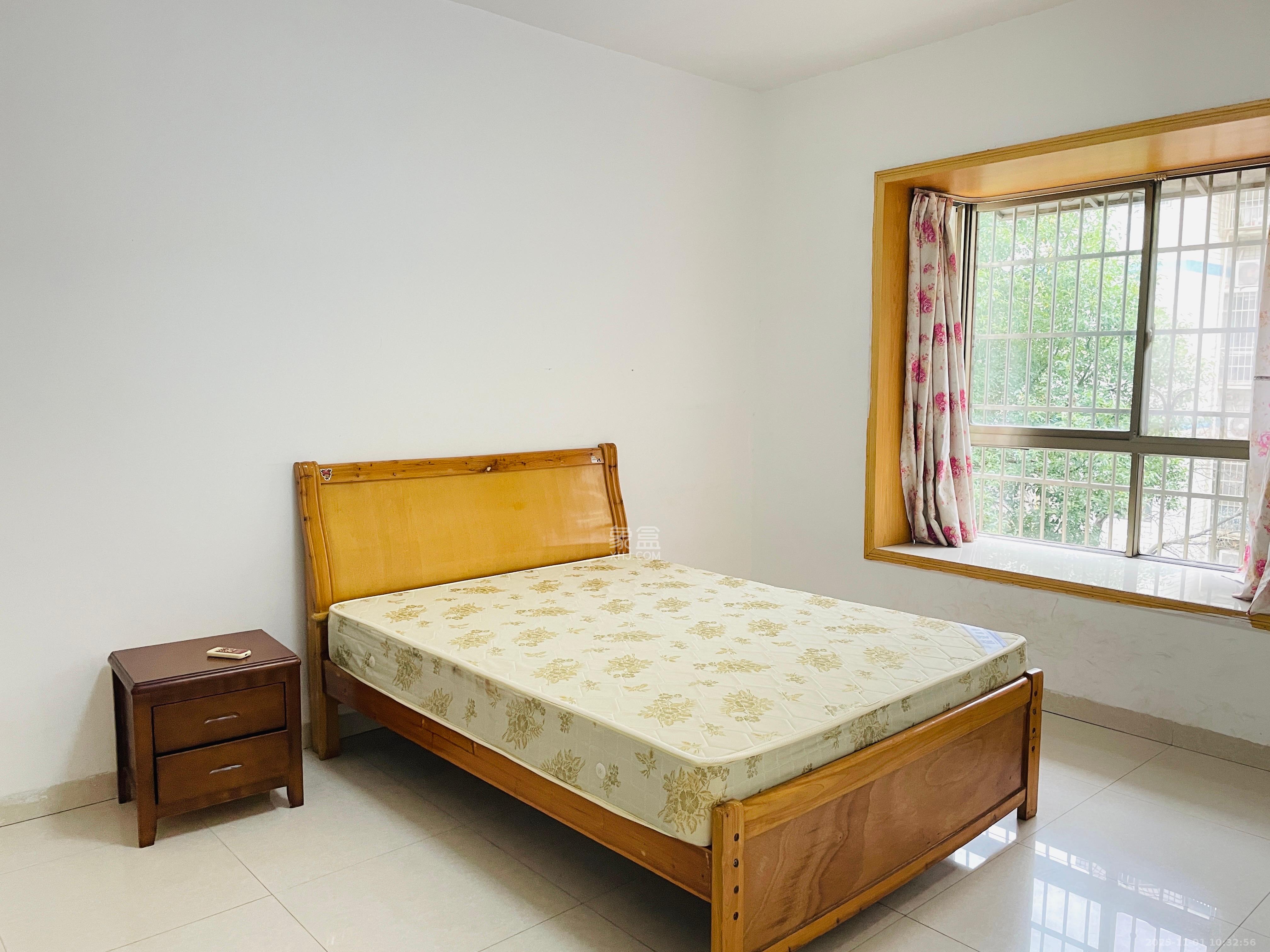 金石蓉园  2室2厅1卫    1600.0元/月室内图