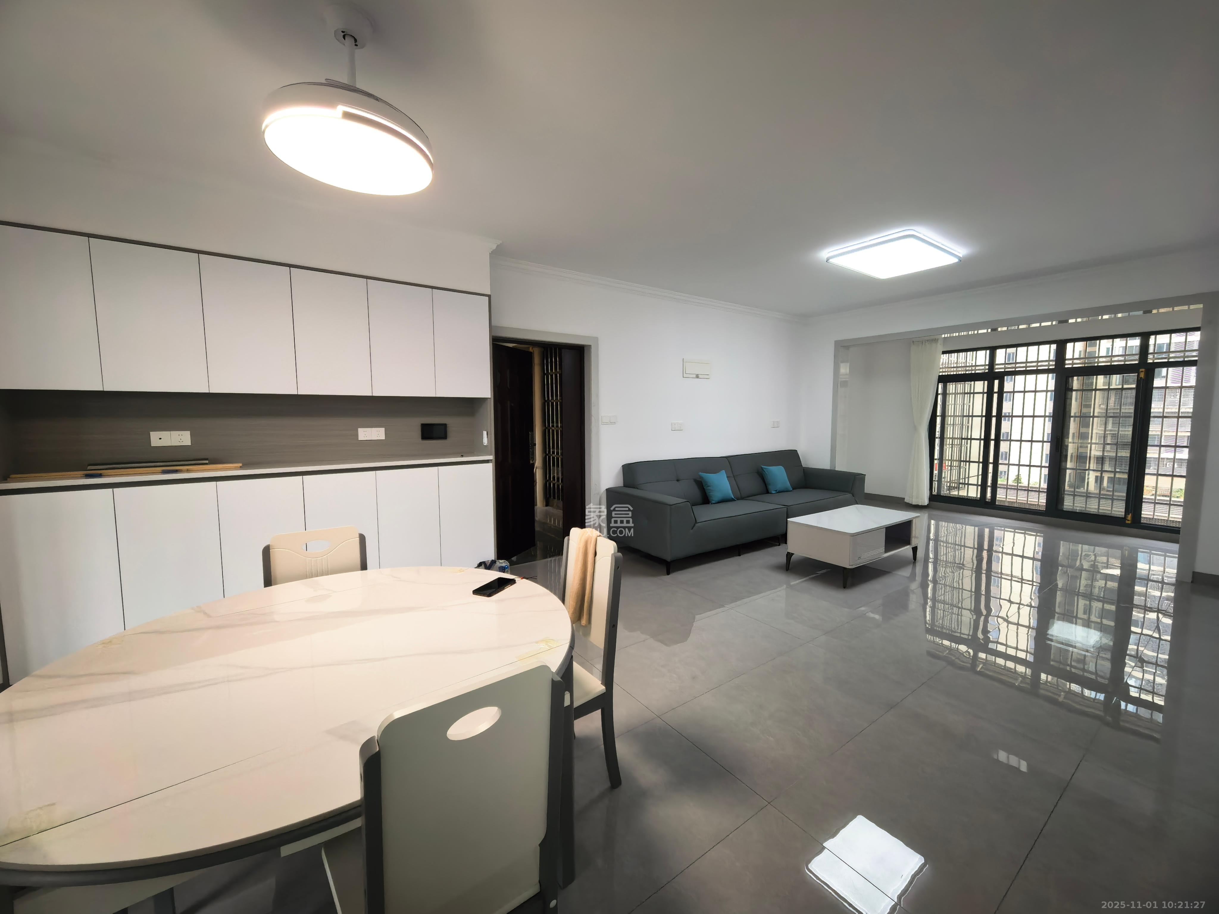 桥头家园三期  3室2厅2卫    2200.0元/月室内图