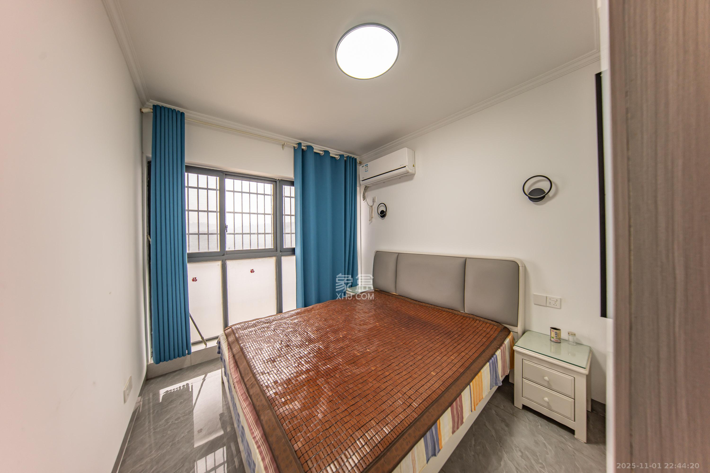 锑都家园  4室2厅2卫    92.8万卧室