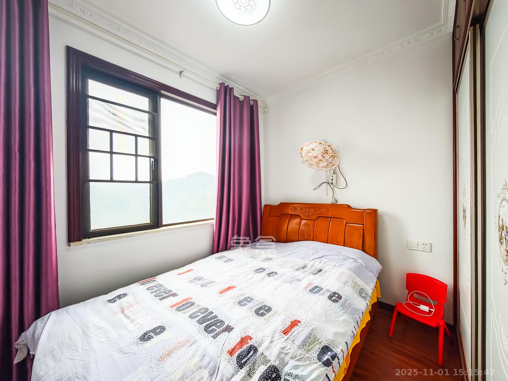 山语城三期 3室2厅2卫 98.0万 山语城三期 3室2厅2卫 98.0万卧室