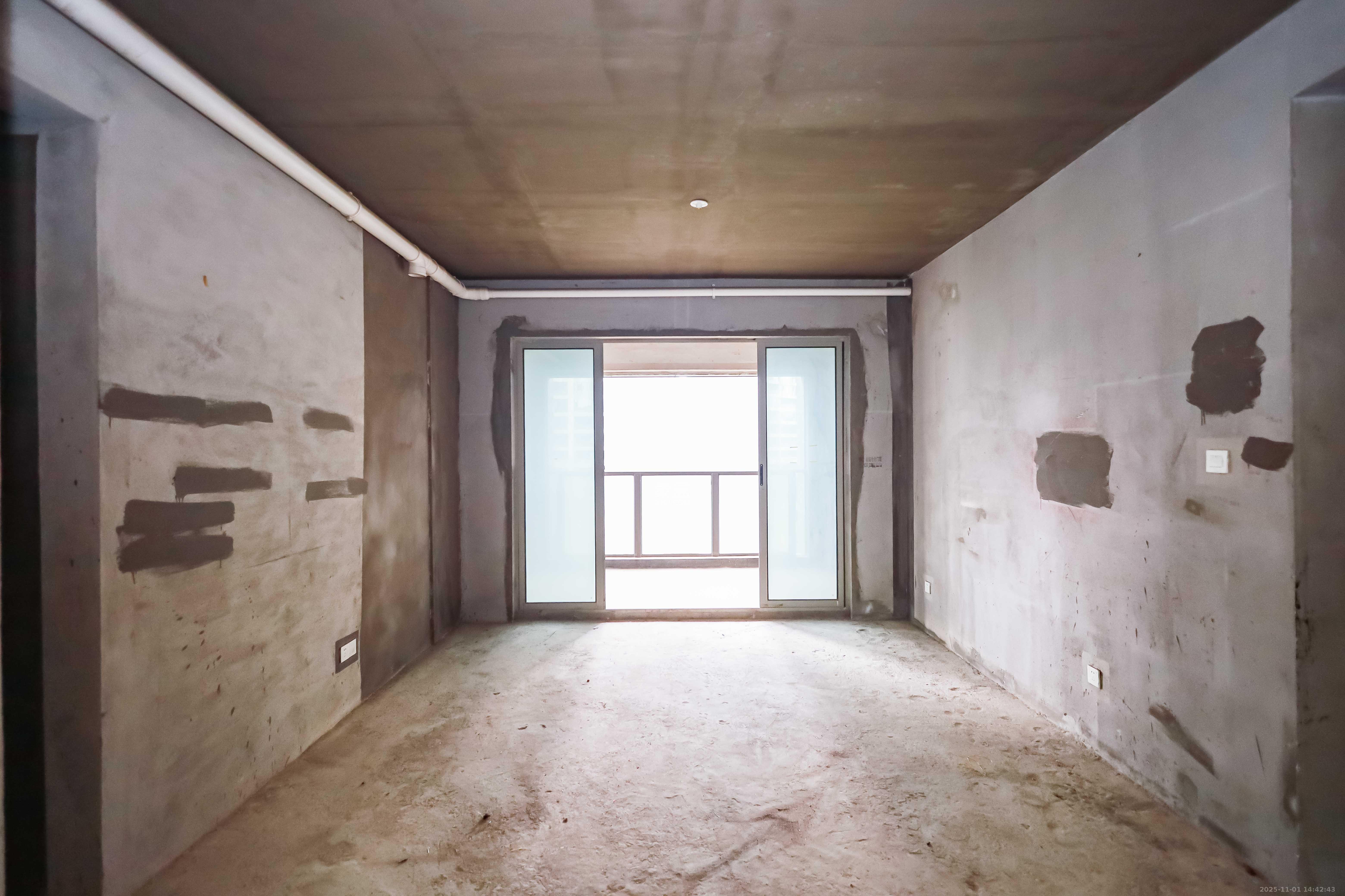 万象府台  4室2厅2卫    288.0万