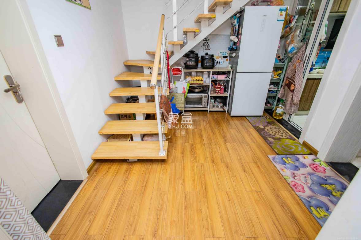 咸嘉新村嘉兴苑 1室2厅1卫 3200.0元/月 咸嘉新村嘉兴苑 1室2厅1卫 3200.0元/月室内图