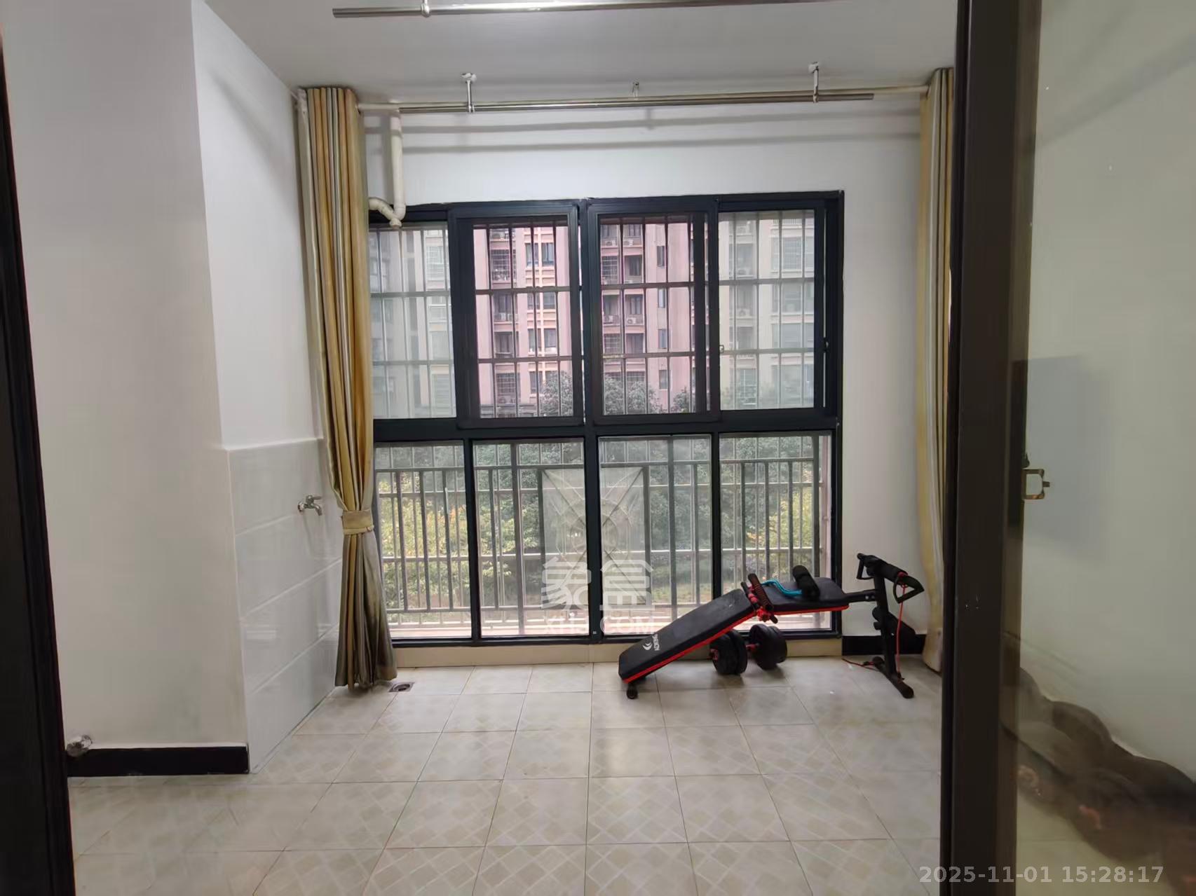 山水誉峰 3室2厅1卫 2600.0元/月 山水誉峰 3室2厅1卫 2600.0元/月室内图