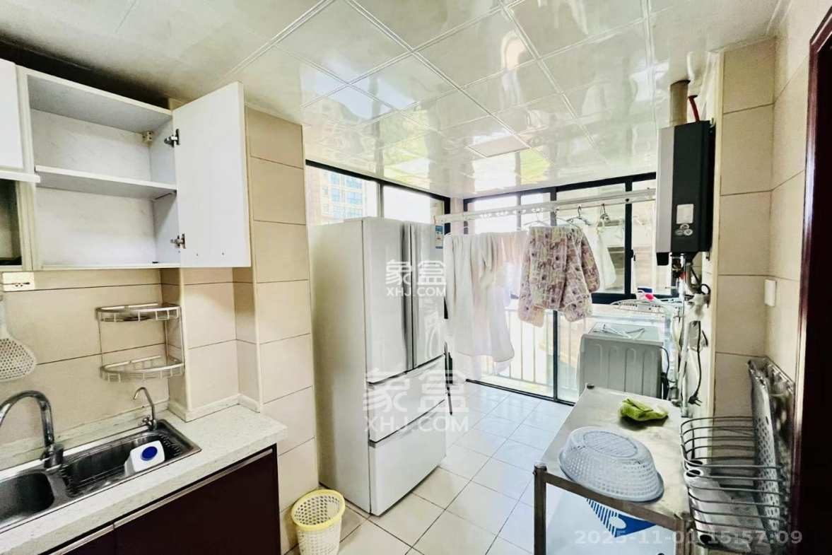 中南红领邦(红星嘉和苑) 4室1厅2卫 3200.0元/月 中南红领邦(红星嘉和苑) 4室1厅2卫 3200.0元/月室内图