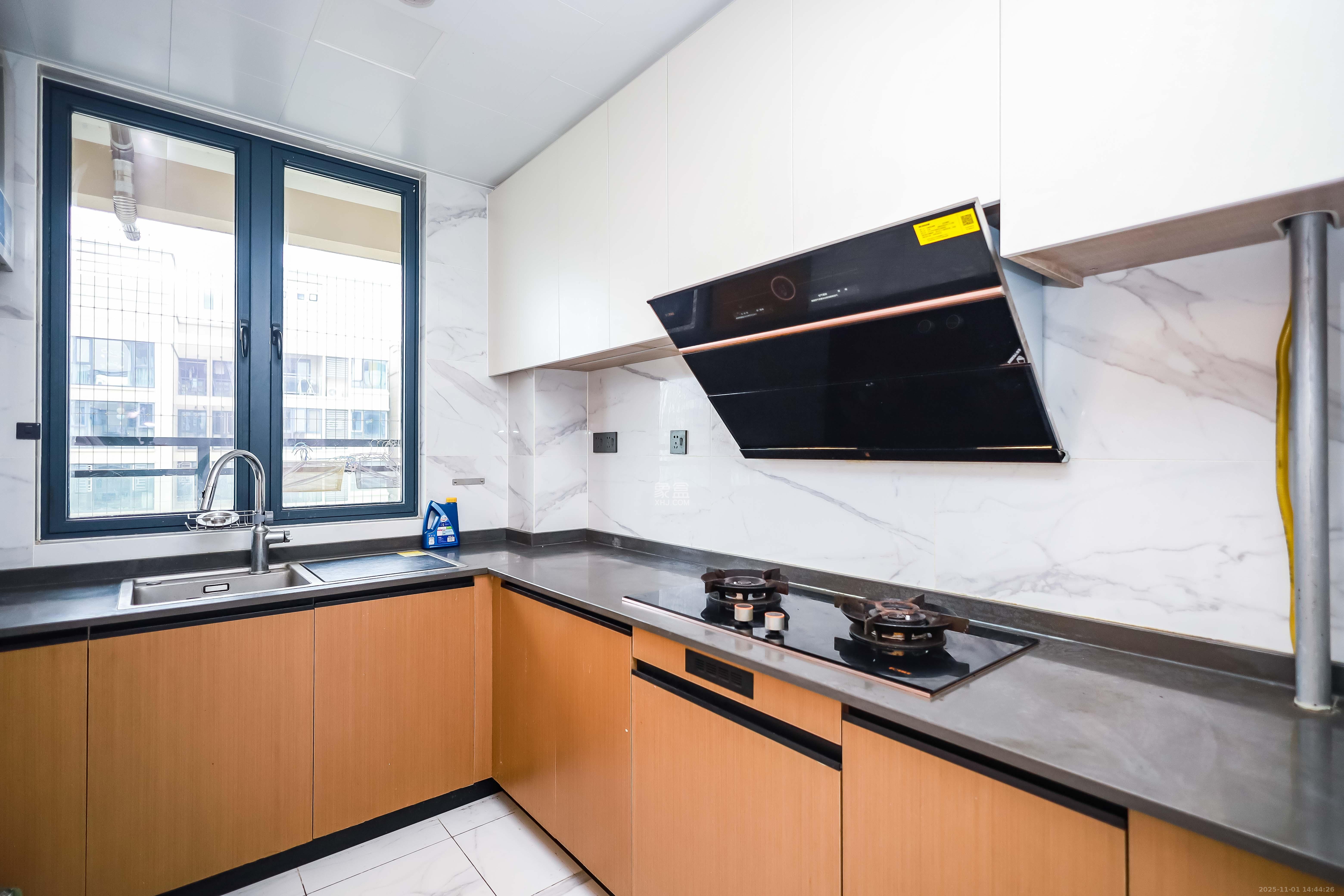 长房云西府一期  3室2厅2卫    116.0万 长房云西府一期  3室2厅2卫    116.0万厨房