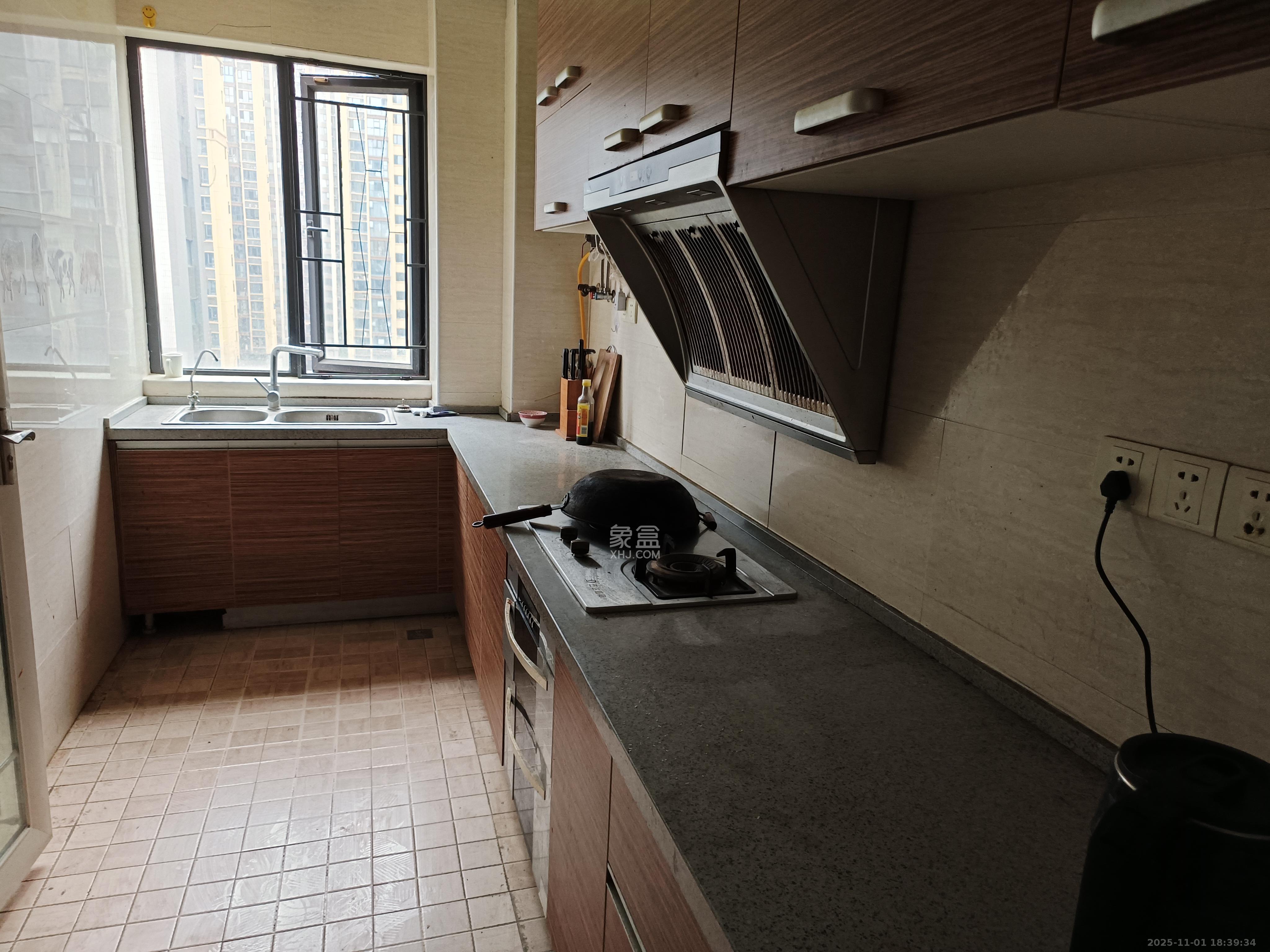 茂华国际湘  3室2厅2卫    2700.0元/月室内图