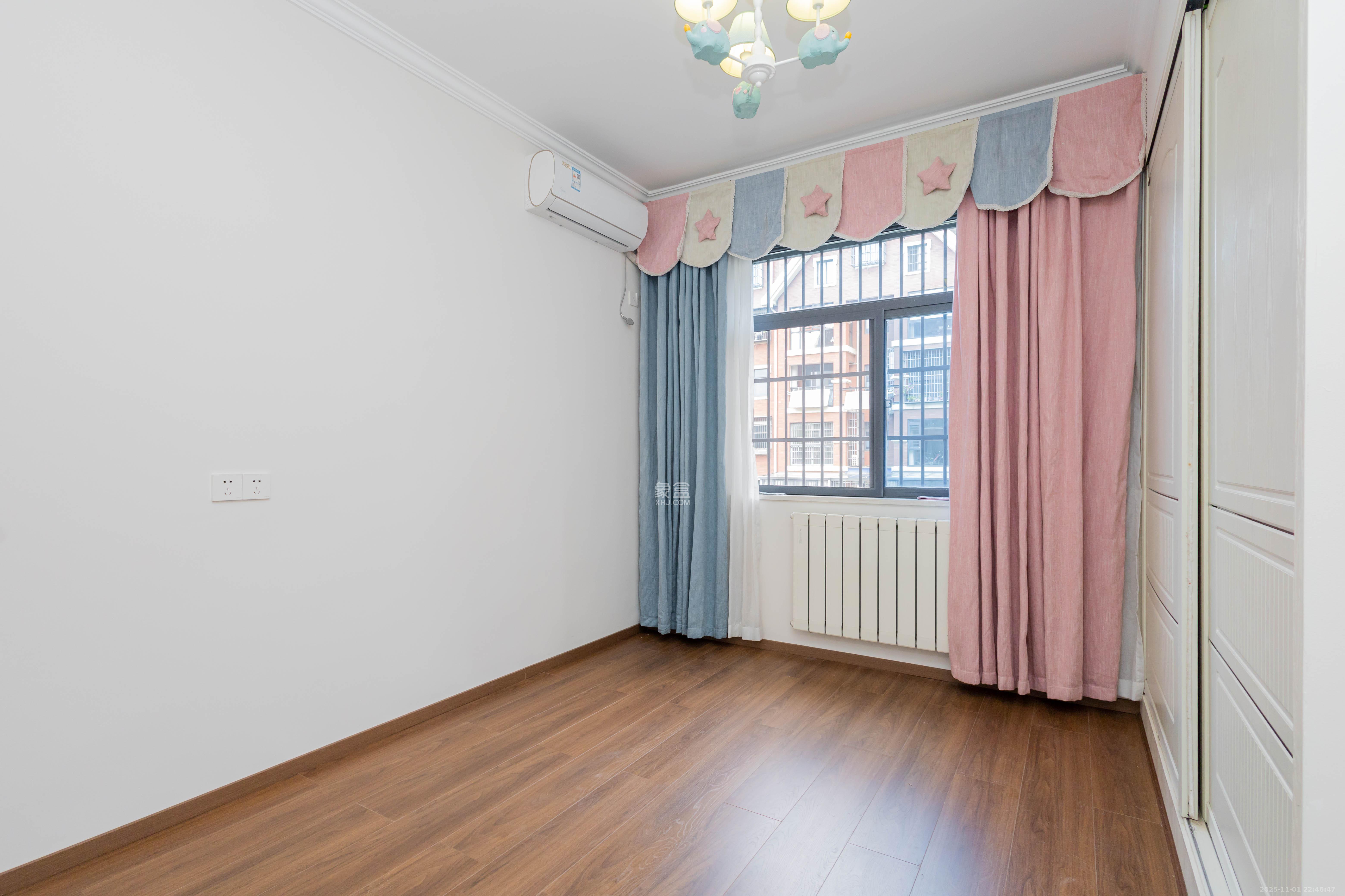 辉宏橄榄城  4室2厅2卫    105.0万卧室