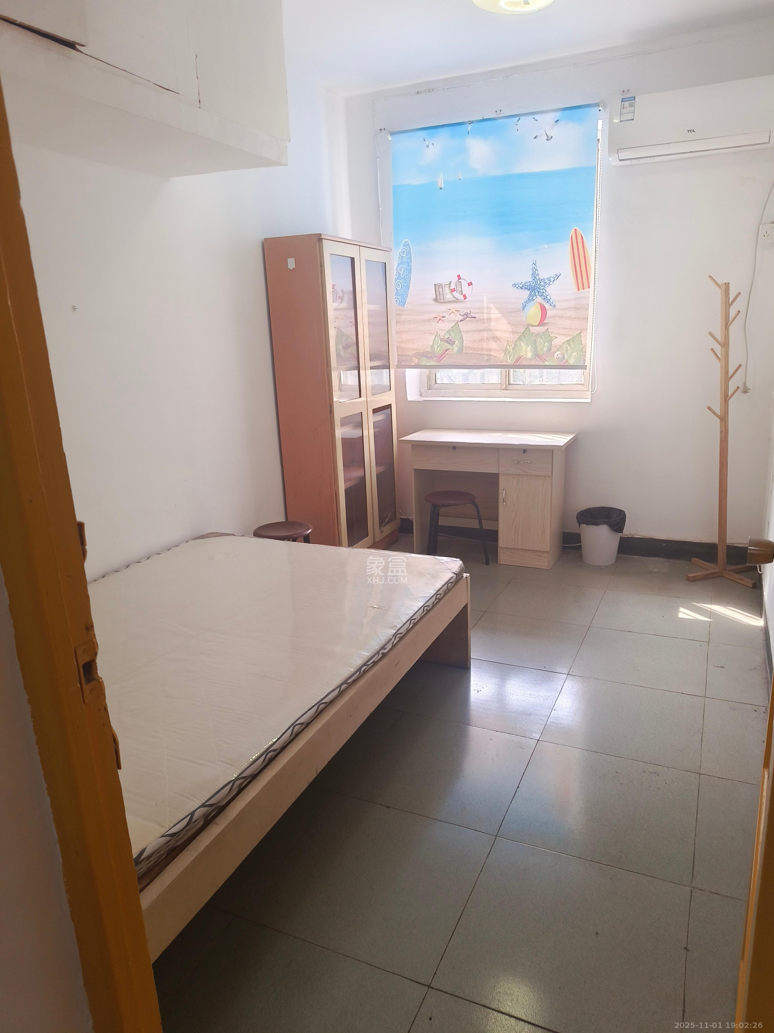 红旗区二片  2室1厅1卫    1300.0元/月室内图1