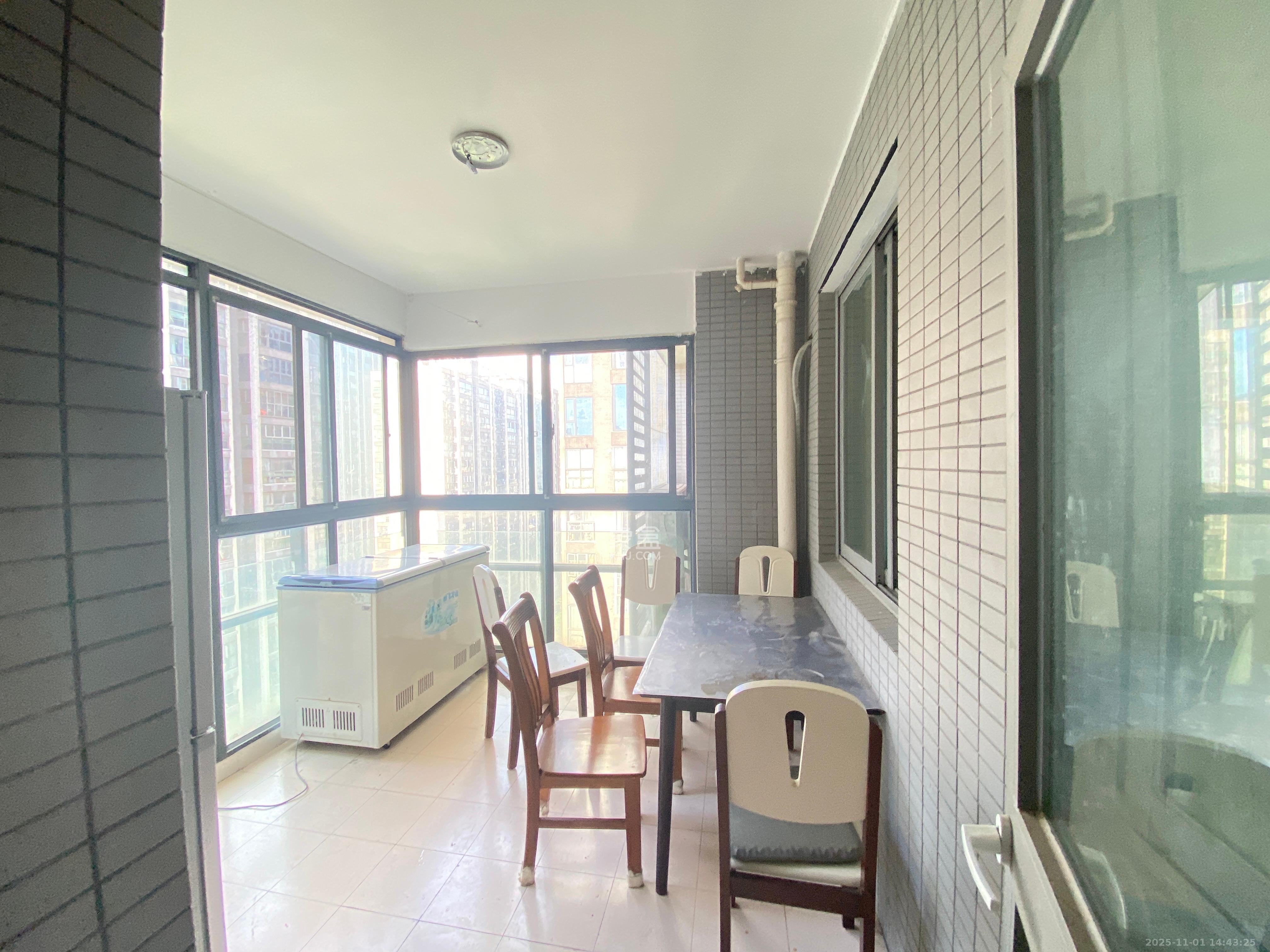 建鸿达华都（华都小户型及大华写字楼）  4室2厅2卫    4200.0元/月室内图