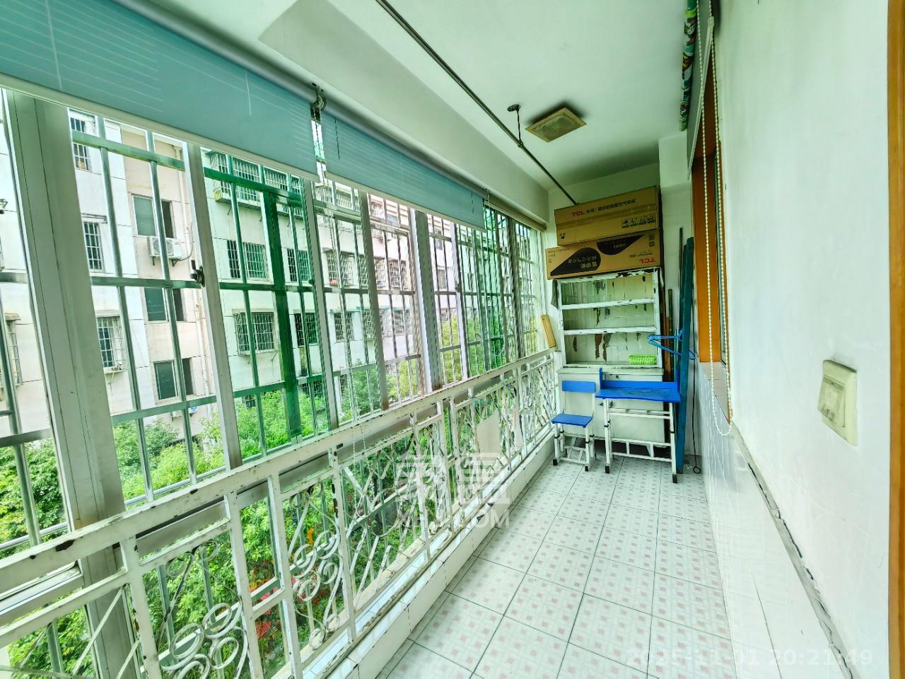 中南汽车世界  2室2厅1卫    1200.0元/月室内图