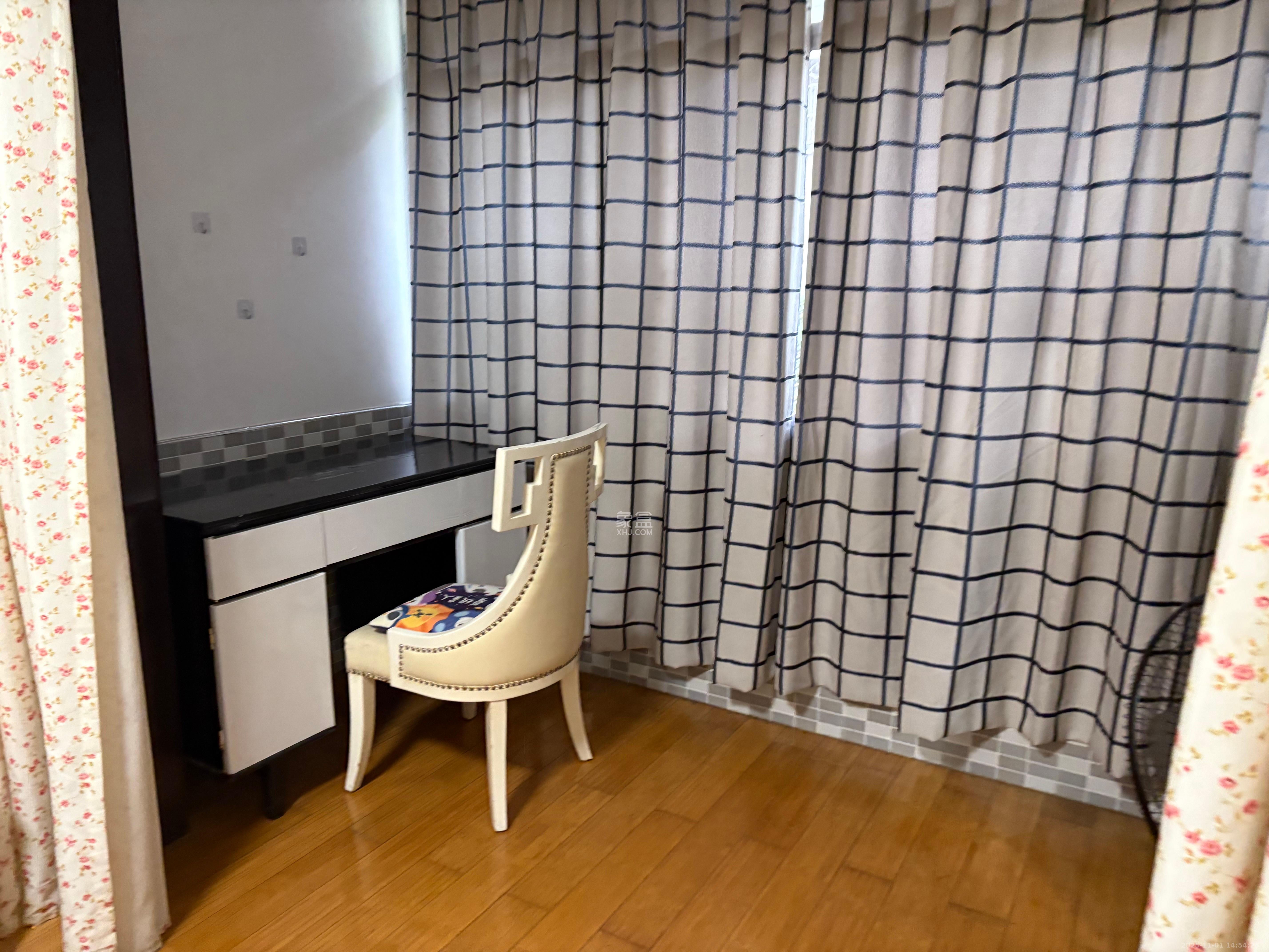 红花坡社区 2室1厅1卫 1500.0元/月 红花坡社区 2室1厅1卫 1500.0元/月室内图