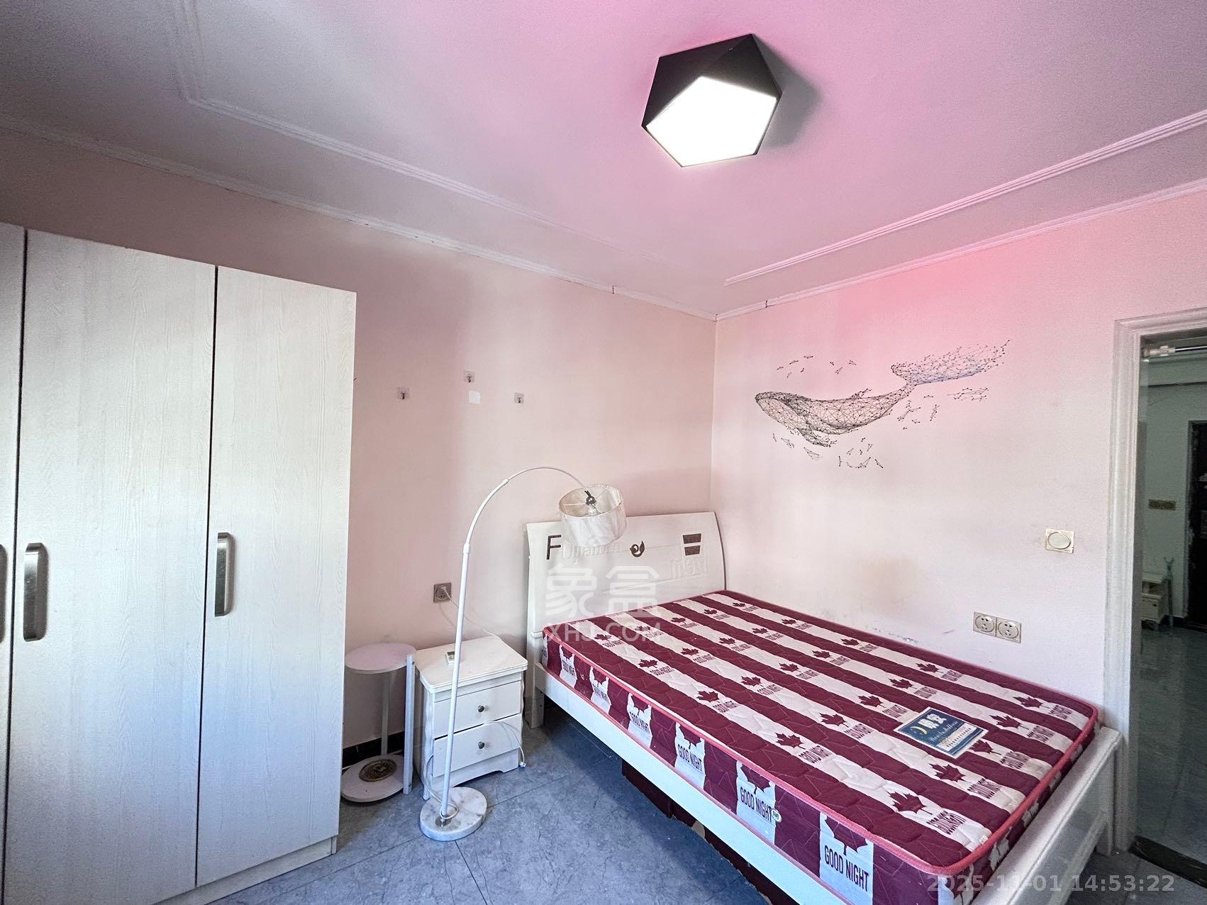 火把山小区  1室1厅1卫    1300.0元/月室内图