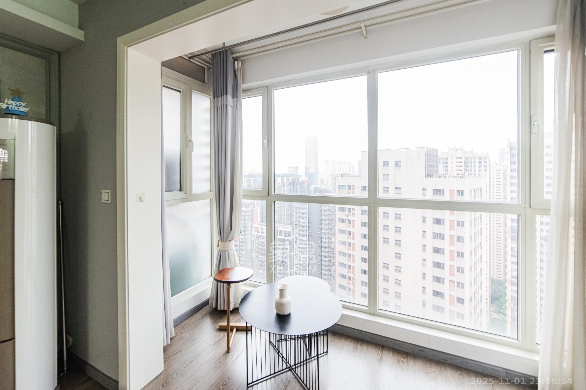 北辰三角洲E4区  3室1厅1卫    140.0万阳台