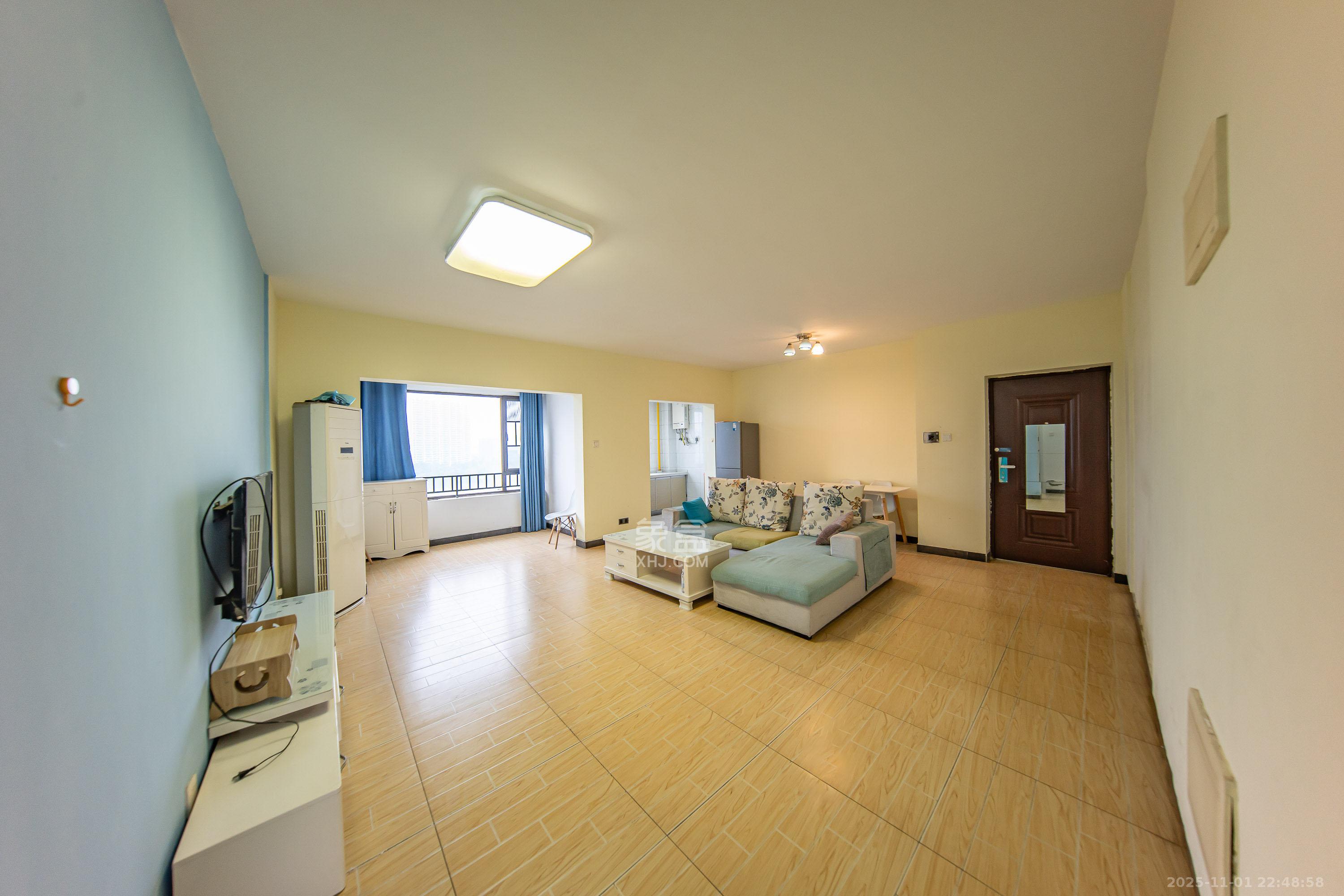 洋湖18克拉(旷远洋湖18克拉)  3室2厅2卫    98.0万 洋湖18克拉(旷远洋湖18克拉)  3室2厅2卫    98.0万客厅