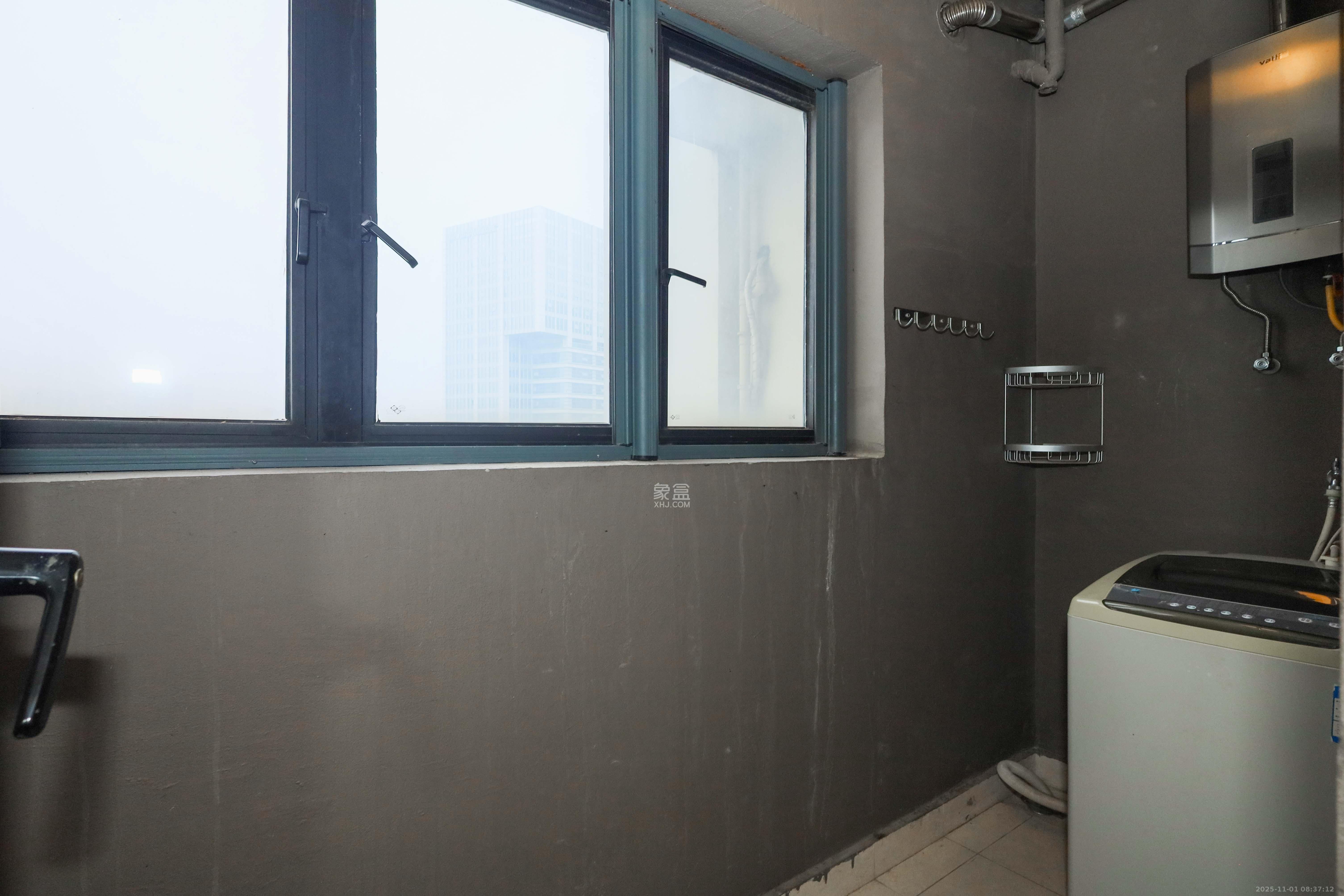 万科城市花园  3室2厅2卫    99.0万阳台