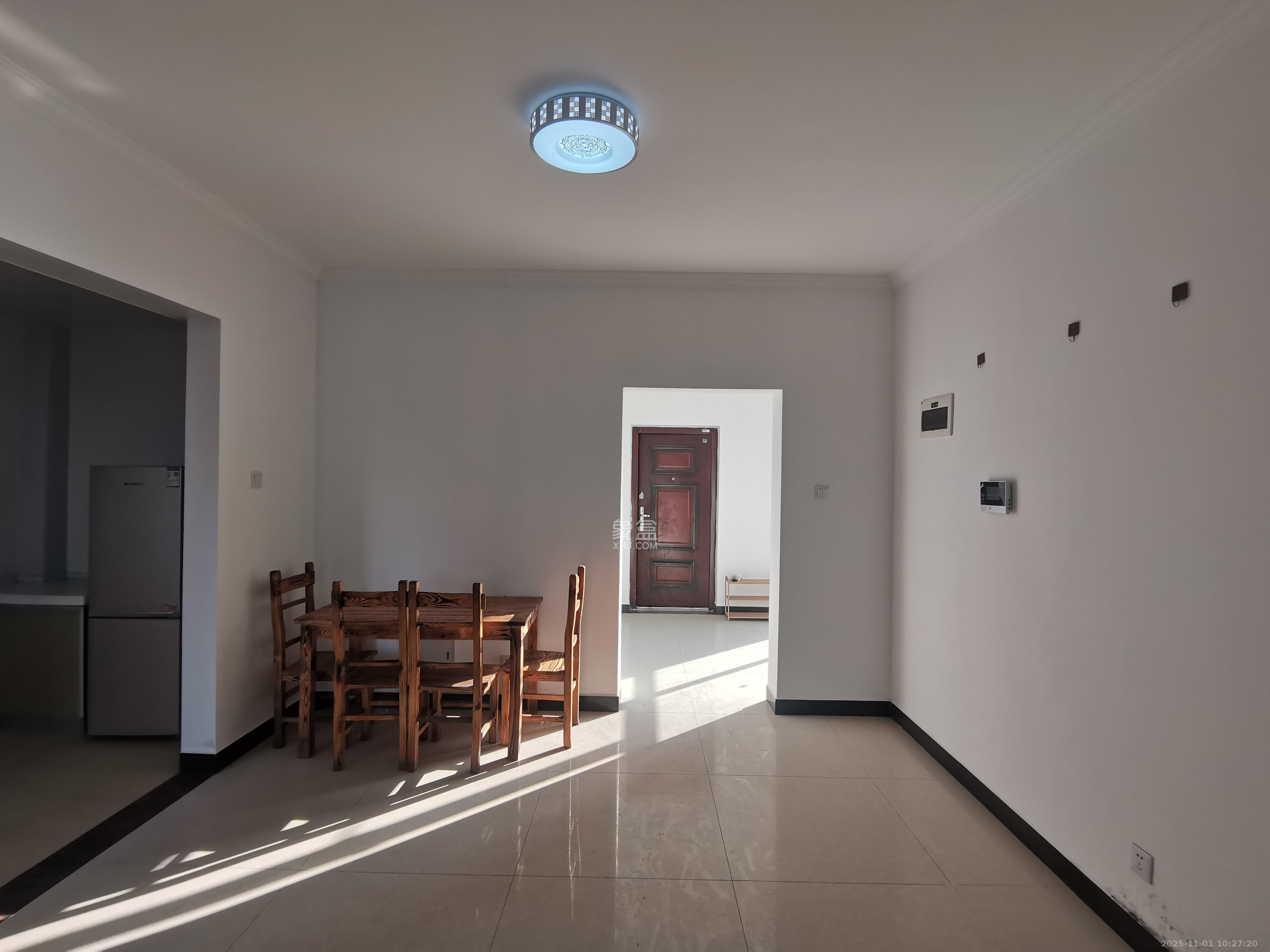 恒生碧水龙庭  3室2厅2卫    1900.0元/月室内图