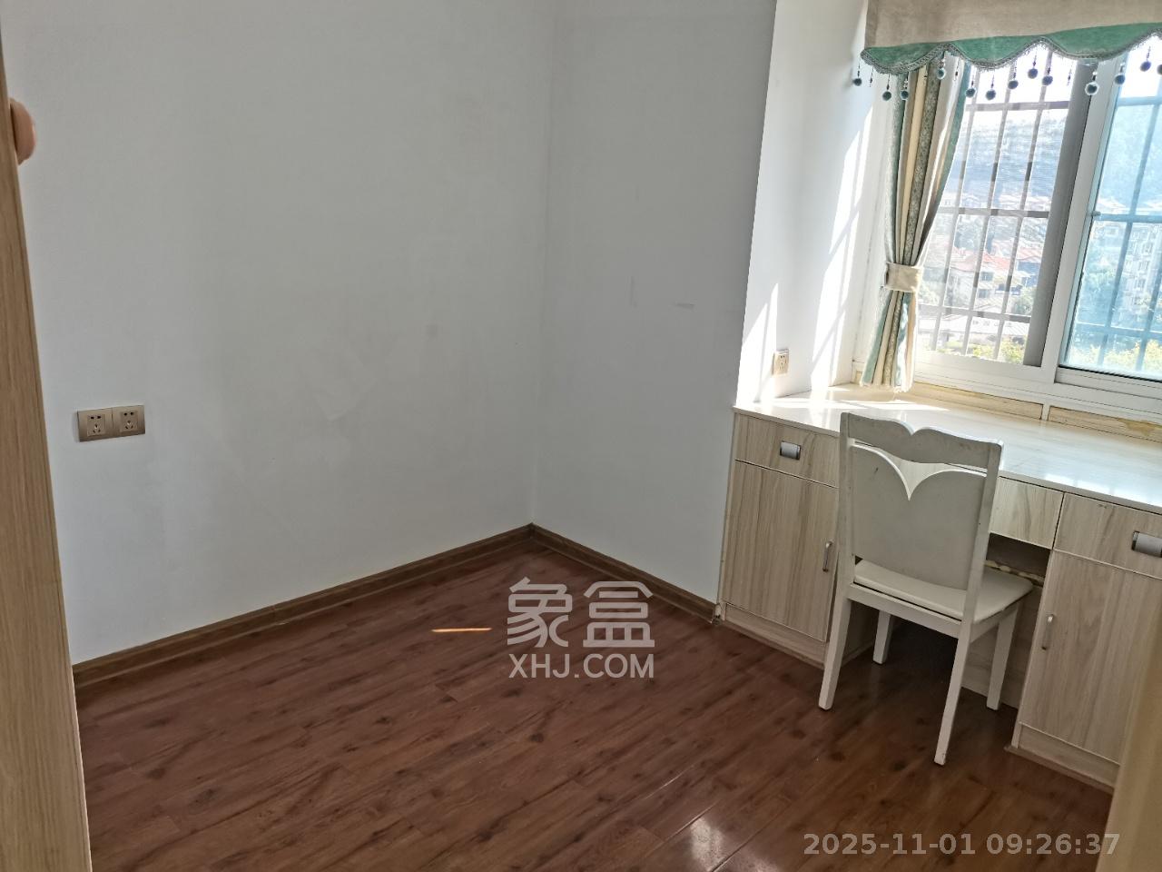 天麓尚层  3室2厅1卫    2100.0元/月室内图