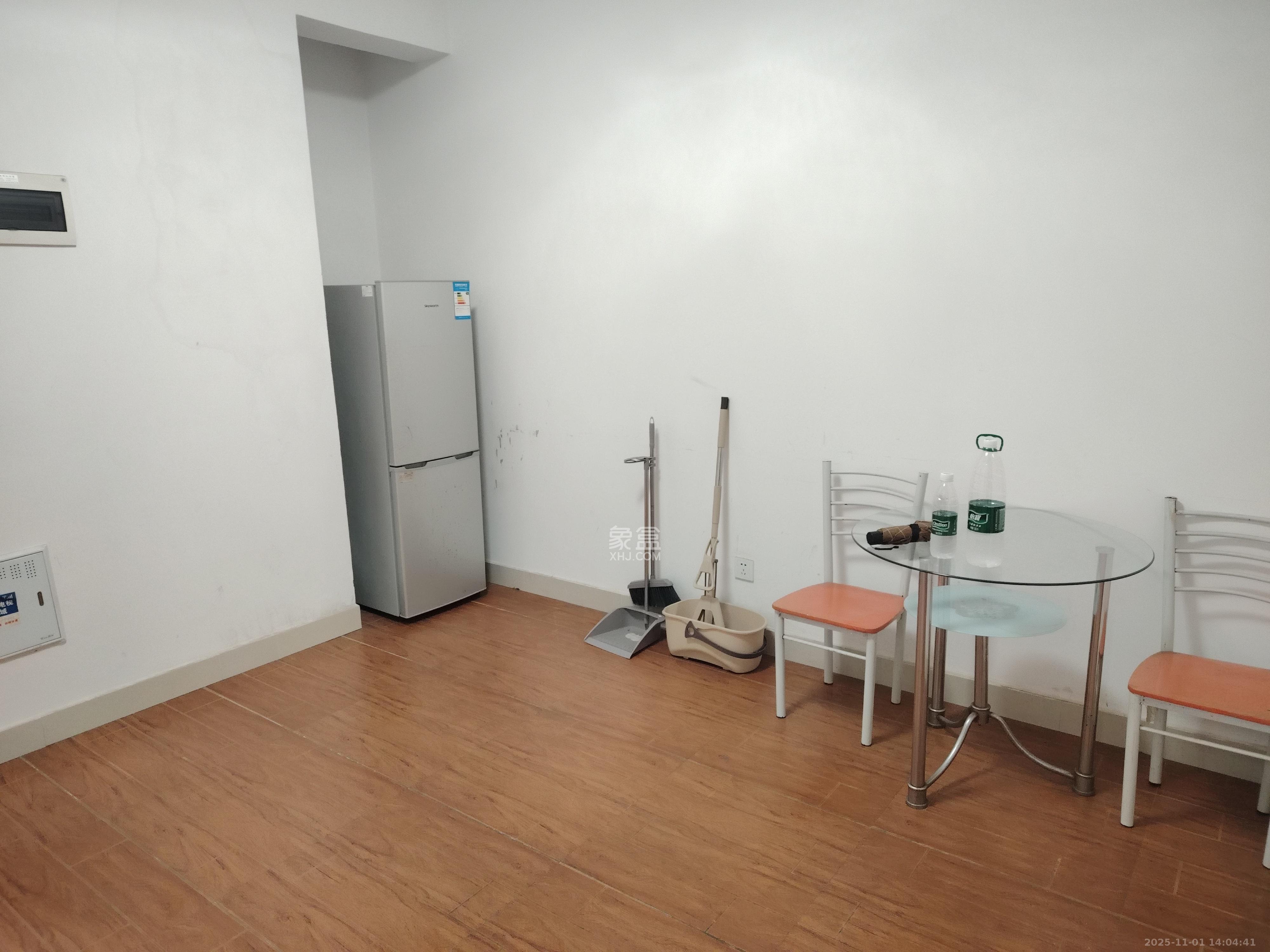 新盛珑璟台 2室2厅1卫 1700.0元/月 新盛珑璟台 2室2厅1卫 1700.0元/月室内图