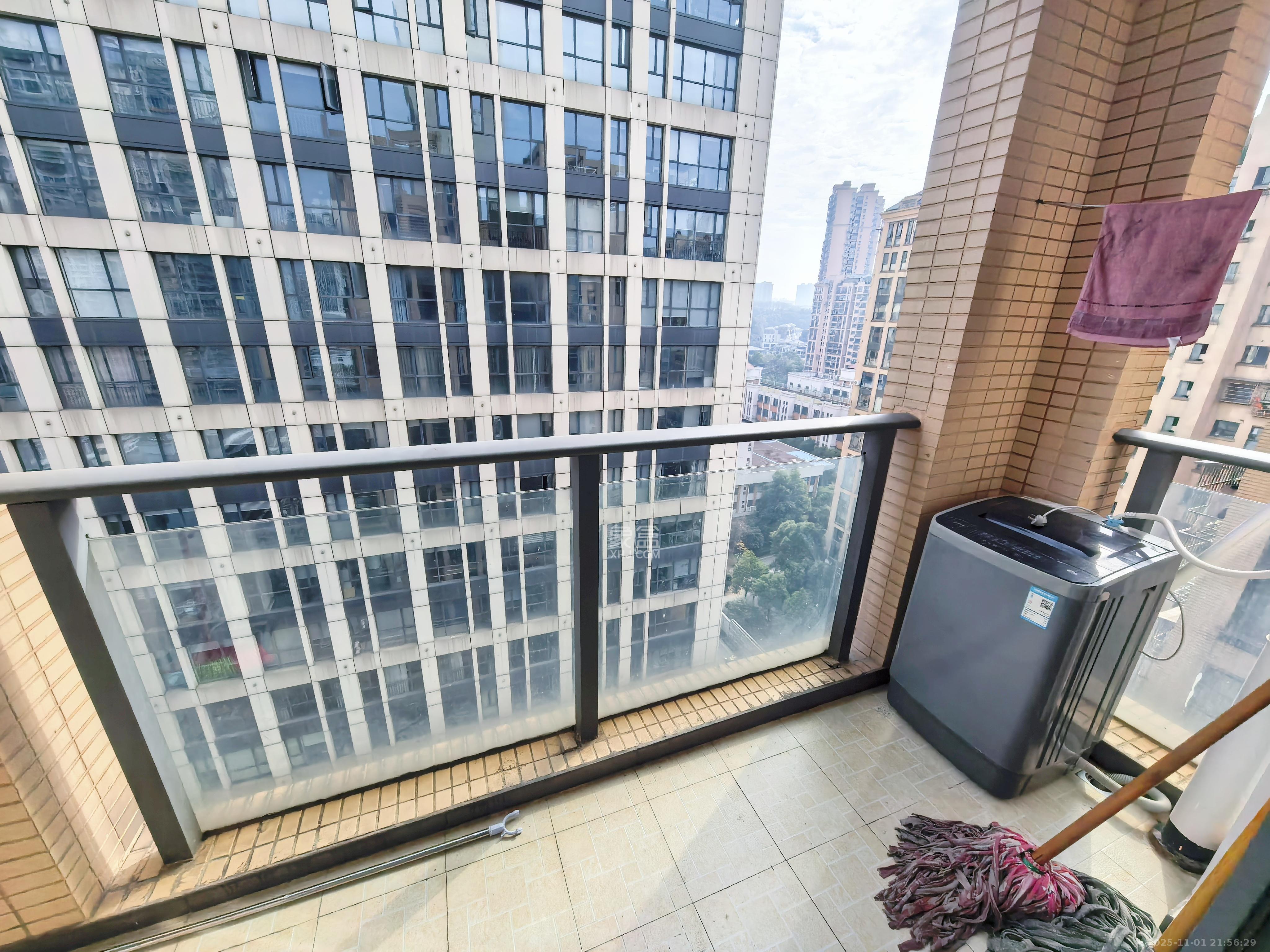 中城丽景香山园  2室2厅1卫    2200.0元/月室内图