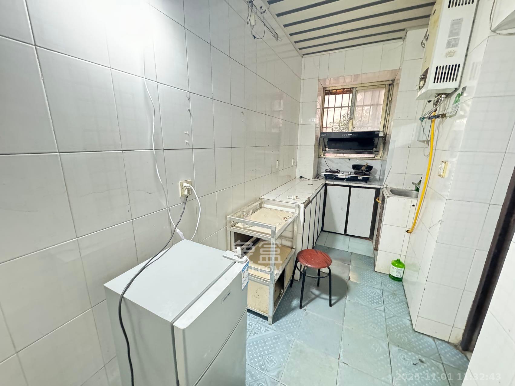 汽车发动机厂宿舍  2室1厅1卫    1000.0元/月室内图