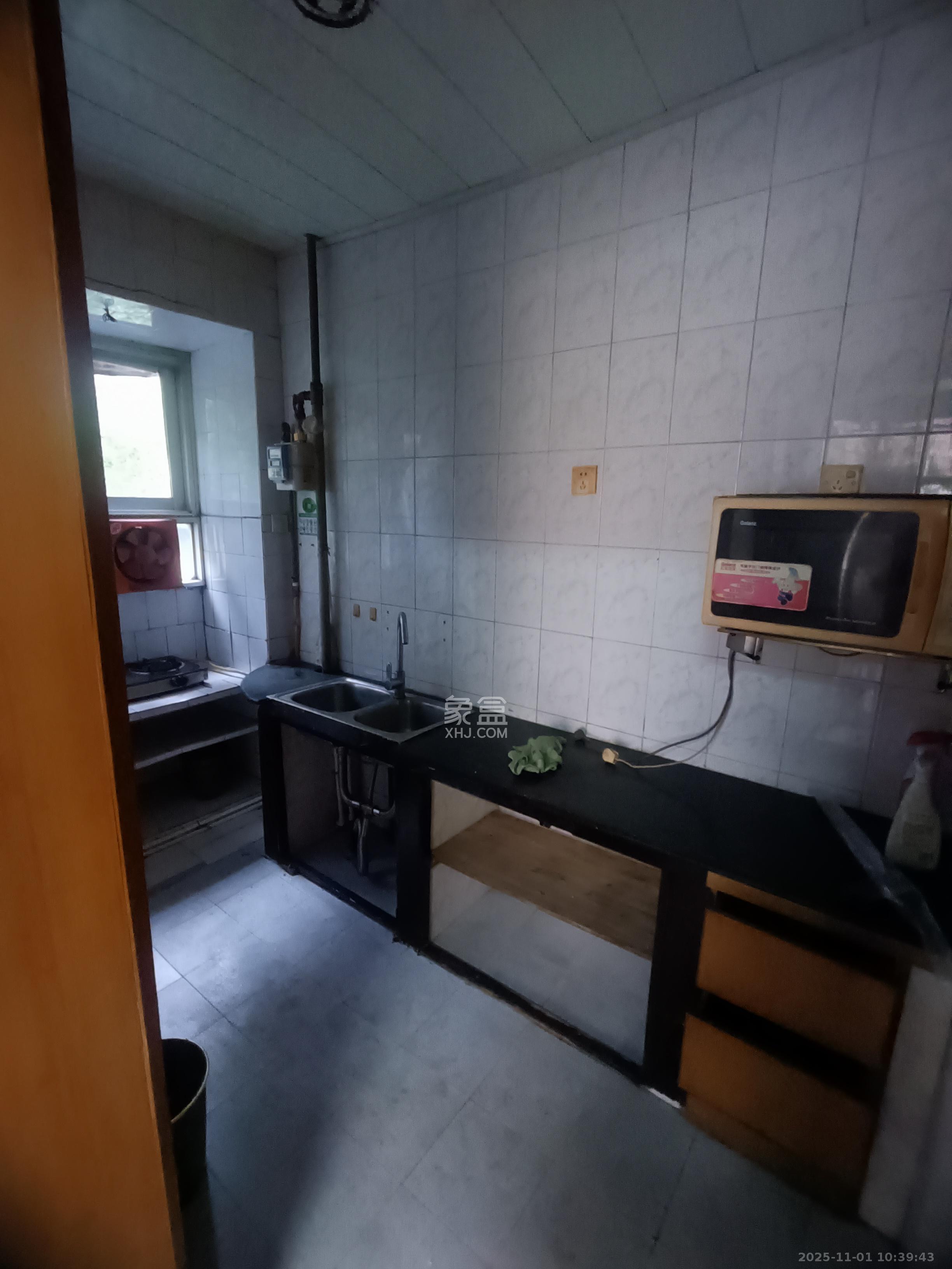 省政府机关二院  4室1厅1卫    2600.0元/月 省政府机关二院  4室1厅1卫    2600.0元/月室内图