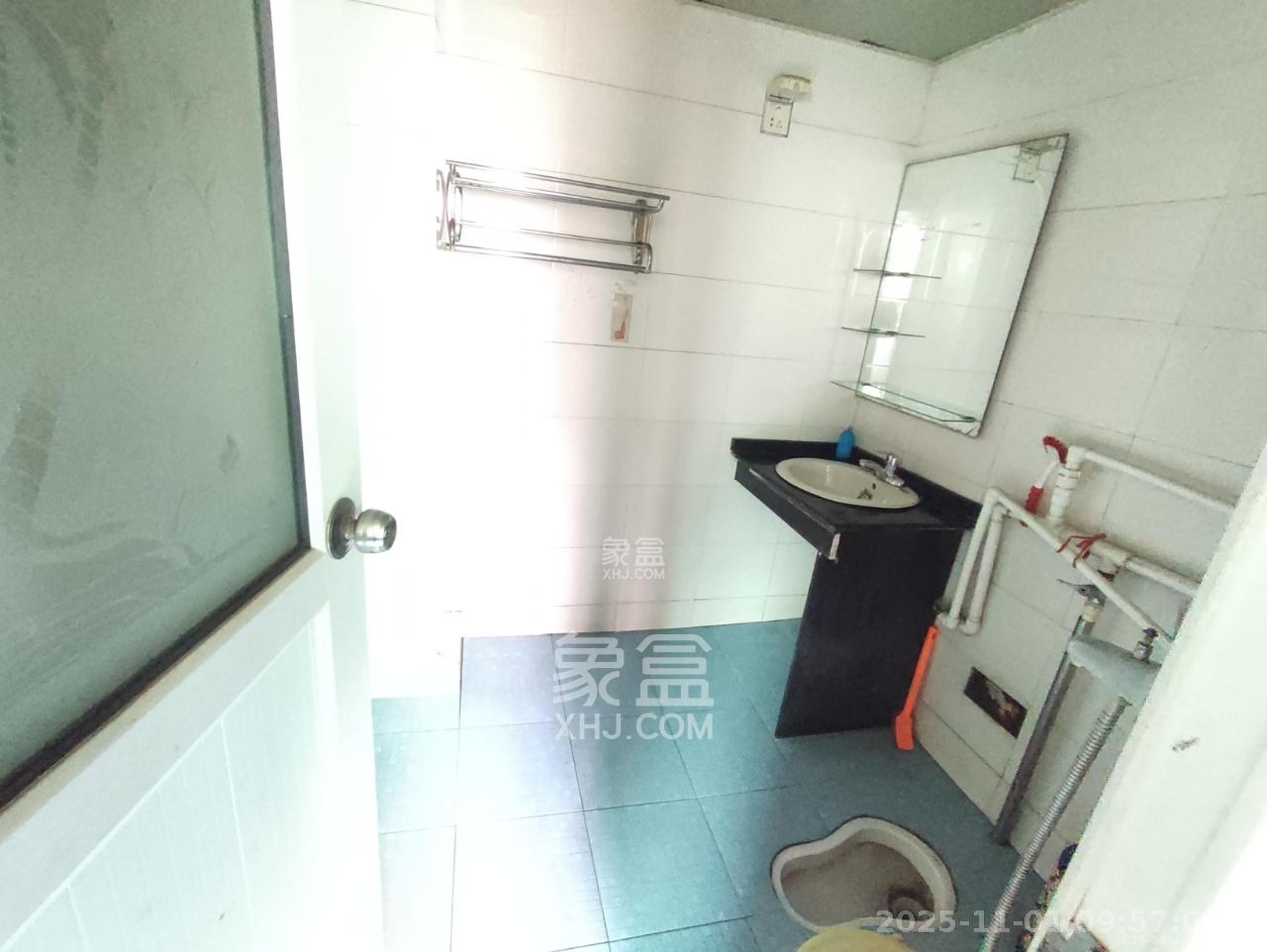 中南汽车世界  2室2厅1卫    1100.0元/月室内图