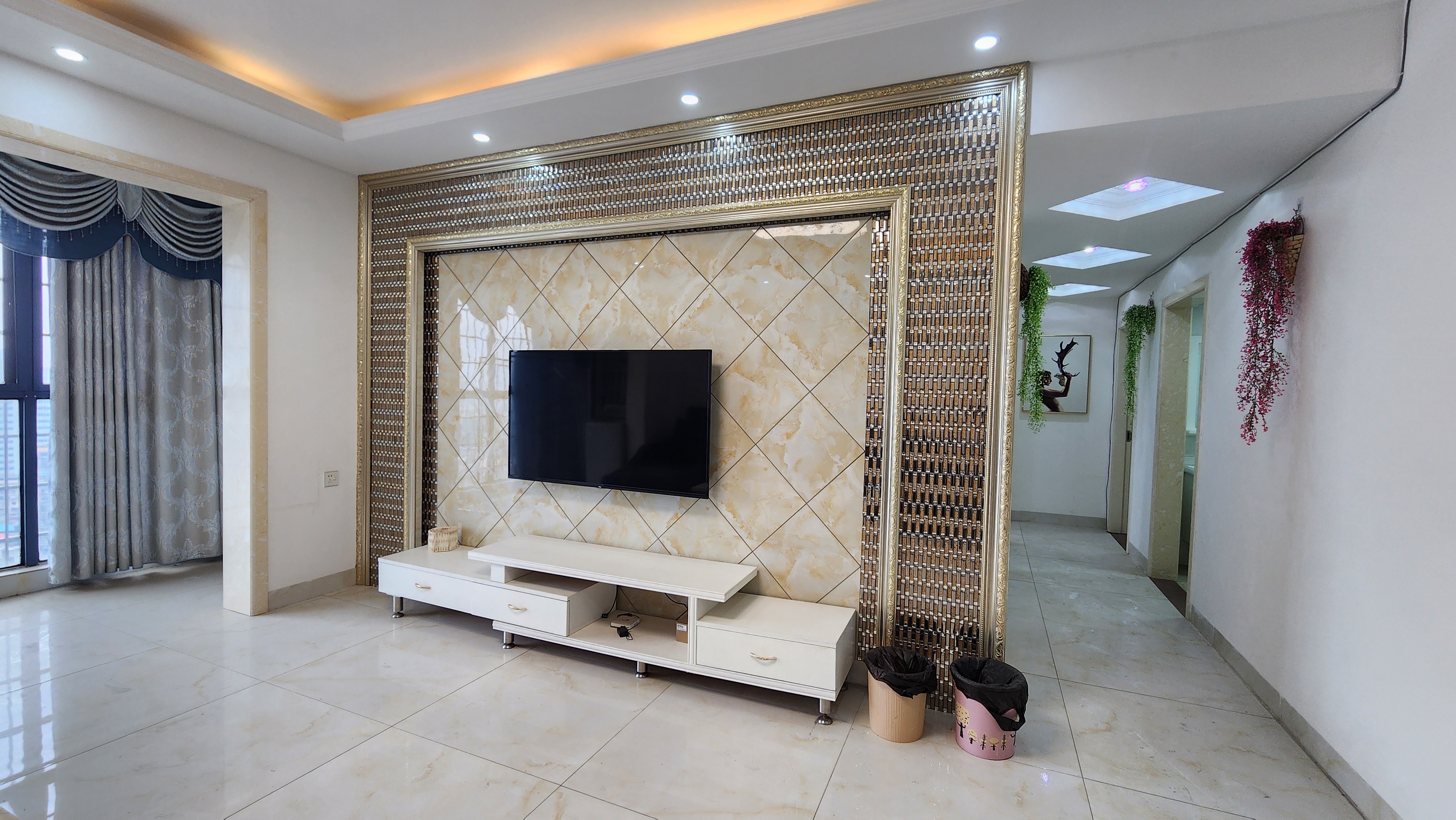 东方名城  3室2厅2卫    2300.0元/月室内图