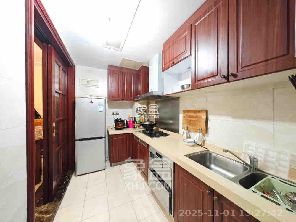 恒大城 3室2厅2卫 2100.0元/月 恒大城 3室2厅2卫 2100.0元/月室内图