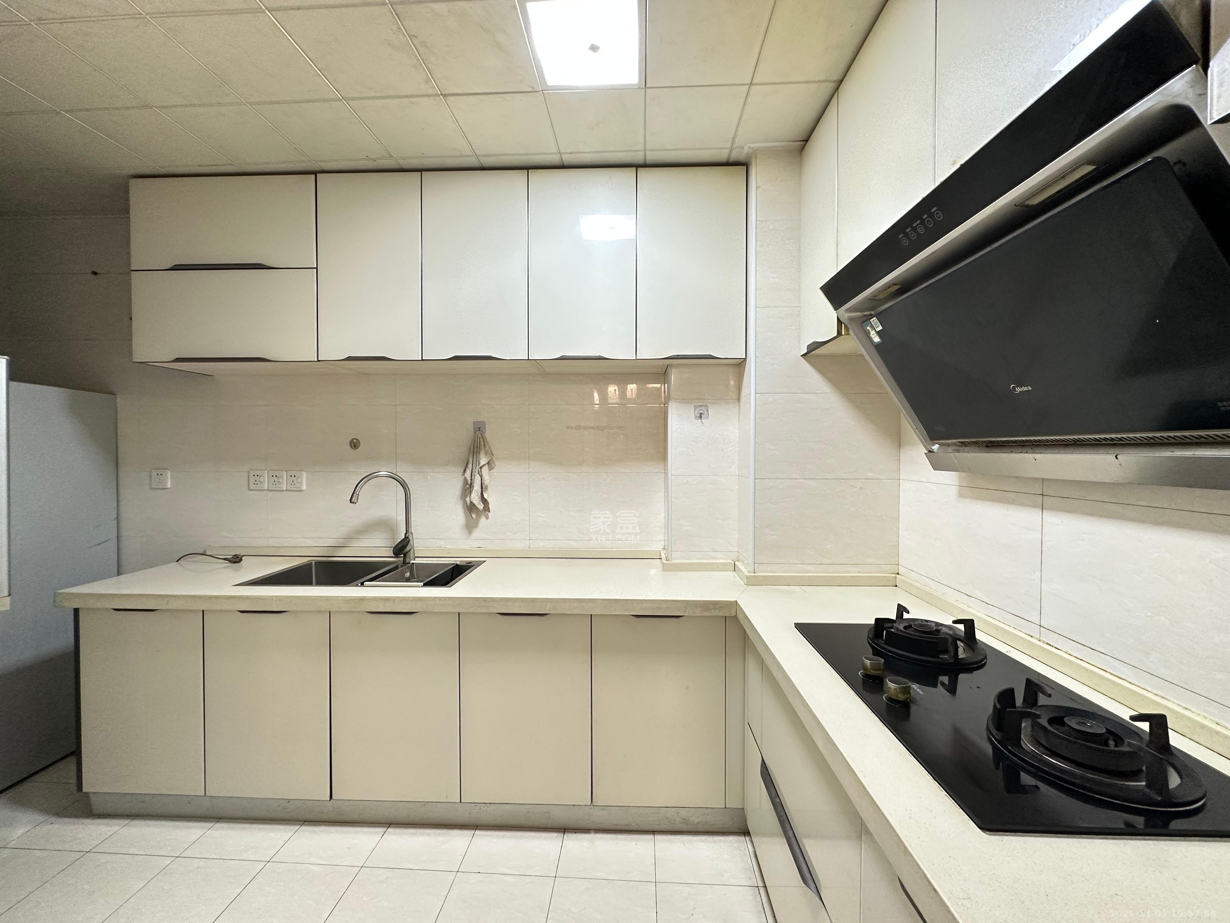 保利麓谷林语C区  3室2厅1卫    2300.0元/月室内图