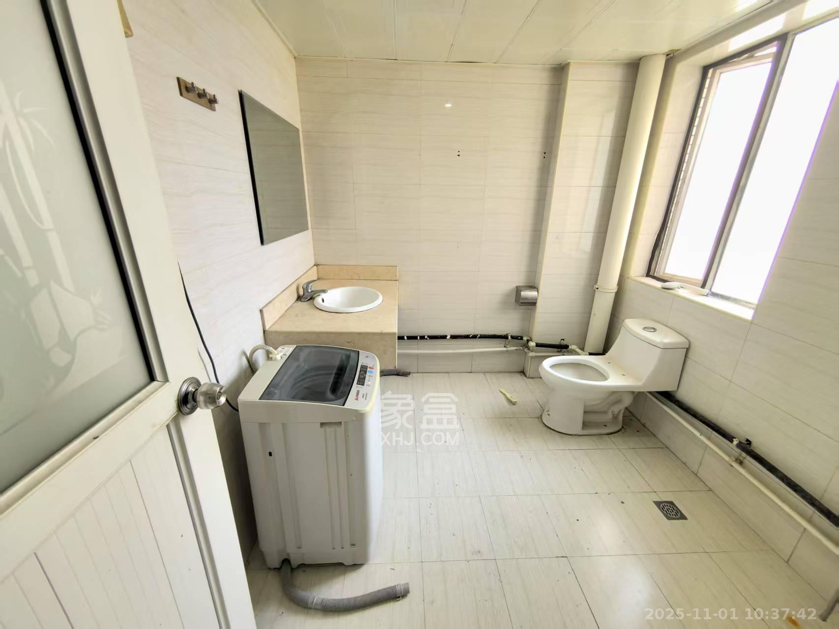 银港水晶城  5室2厅2卫    2600.0元/月室内图