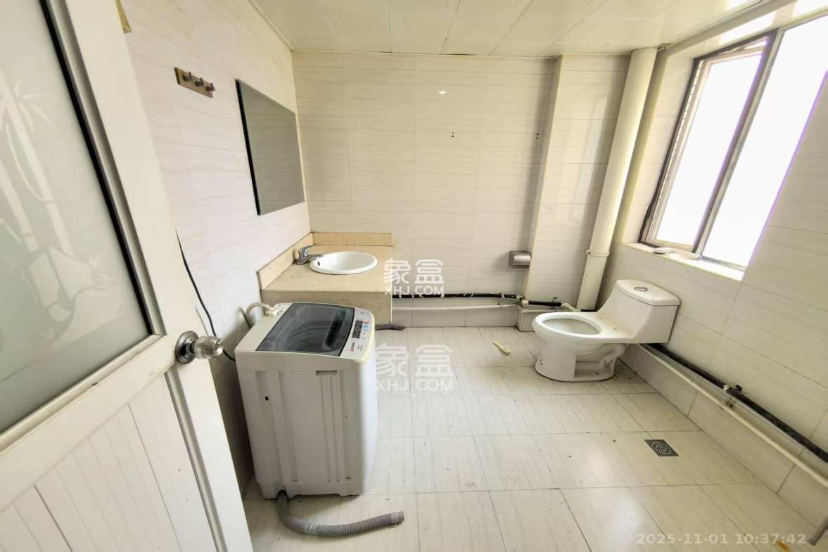 银港水晶城 5室2厅2卫 2600.0元/月 银港水晶城 5室2厅2卫 2600.0元/月室内图