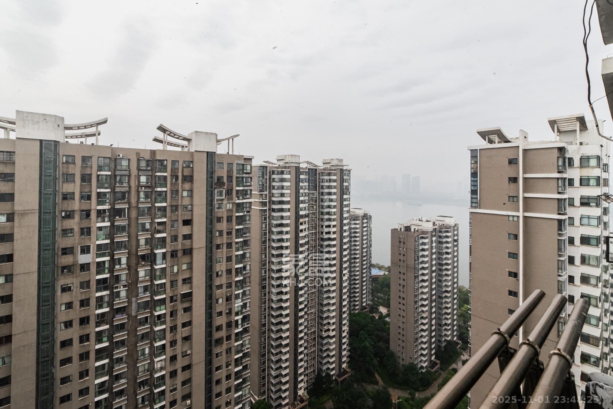 湘江世纪城鸿江苑  3室2厅2卫    103.0万其他