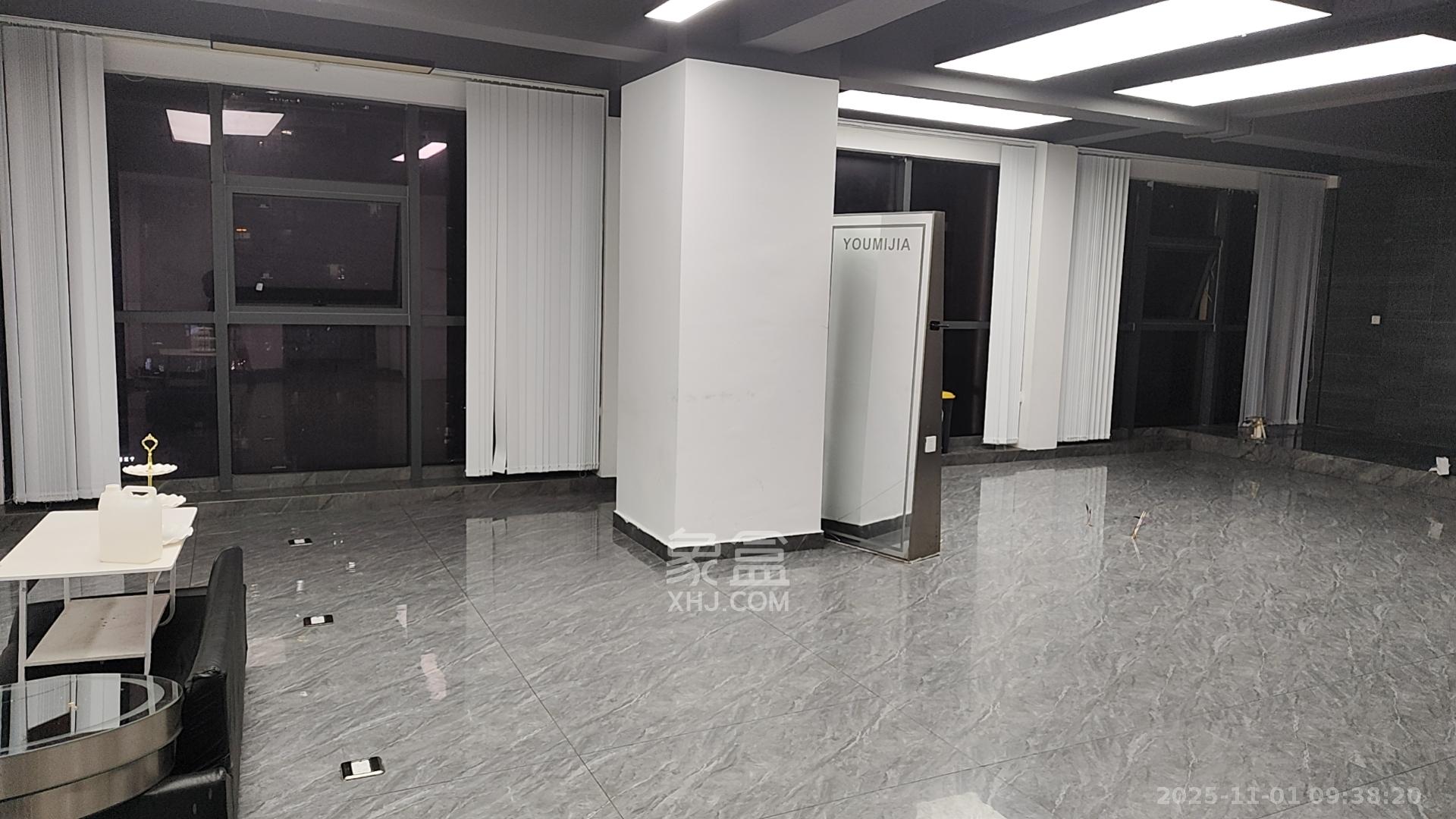 梅溪峰汇（房聚梅溪壹中心）  1室1厅1卫    4500.0元/月室内图