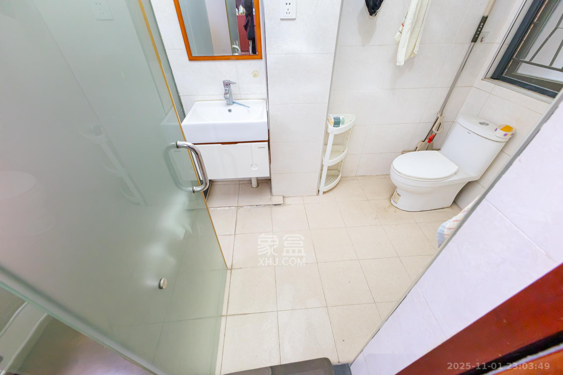 珠江东方明珠(新地东方明珠)三期 4室2厅2卫 100.0万 珠江东方明珠(新地东方明珠)三期 4室2厅2卫 100.0万卫生间