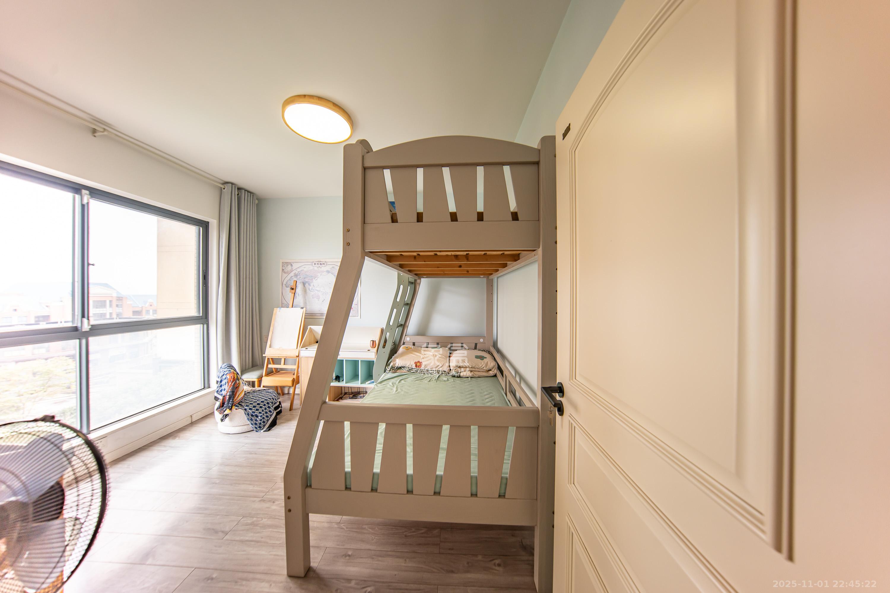 兰亭湾畔  3室2厅2卫    125.0万卧室