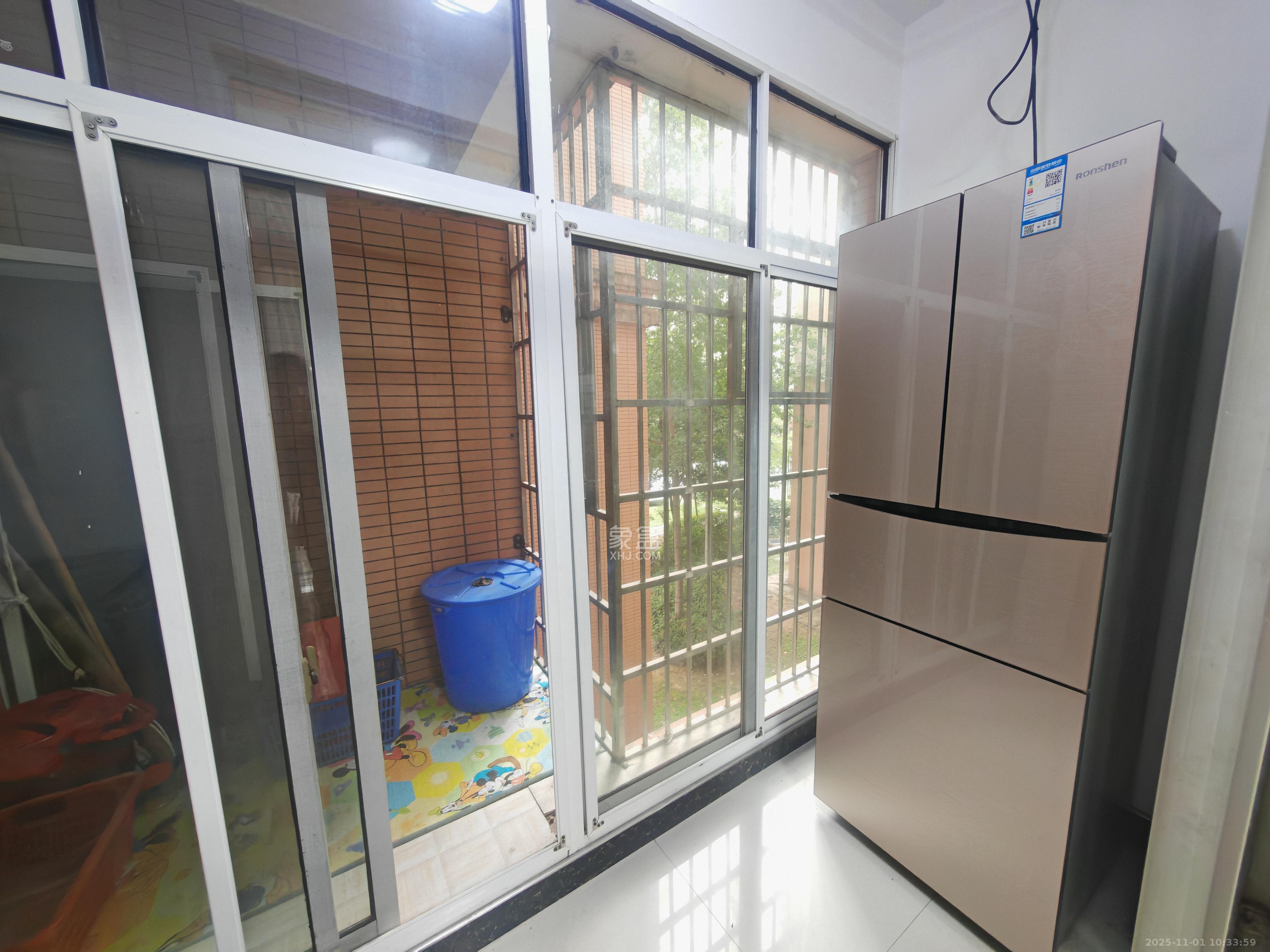 和润园一、二期  3室2厅2卫    2000.0元/月室内图