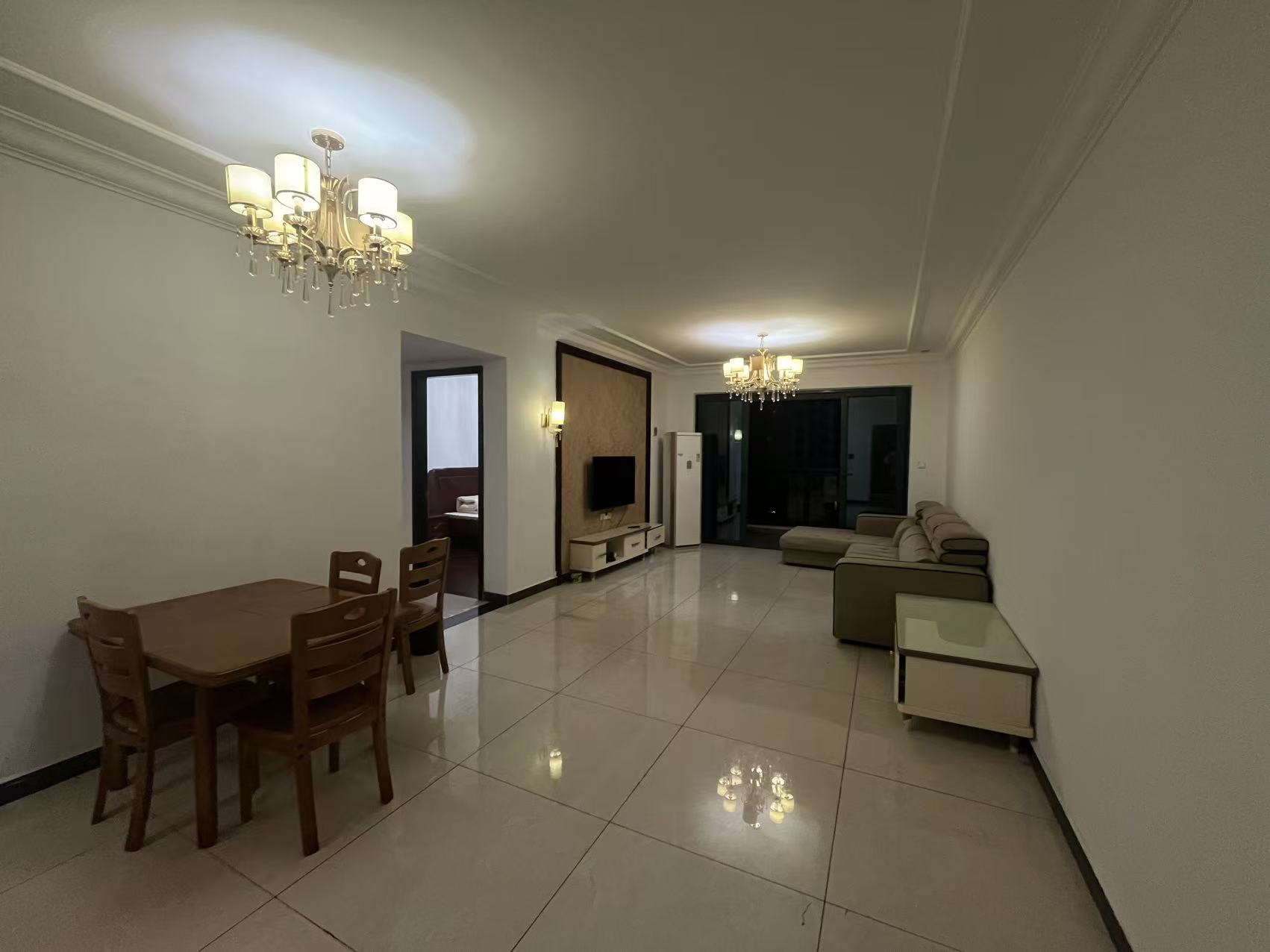 恒大绿洲  3室2厅2卫    1800.0元/月户型图