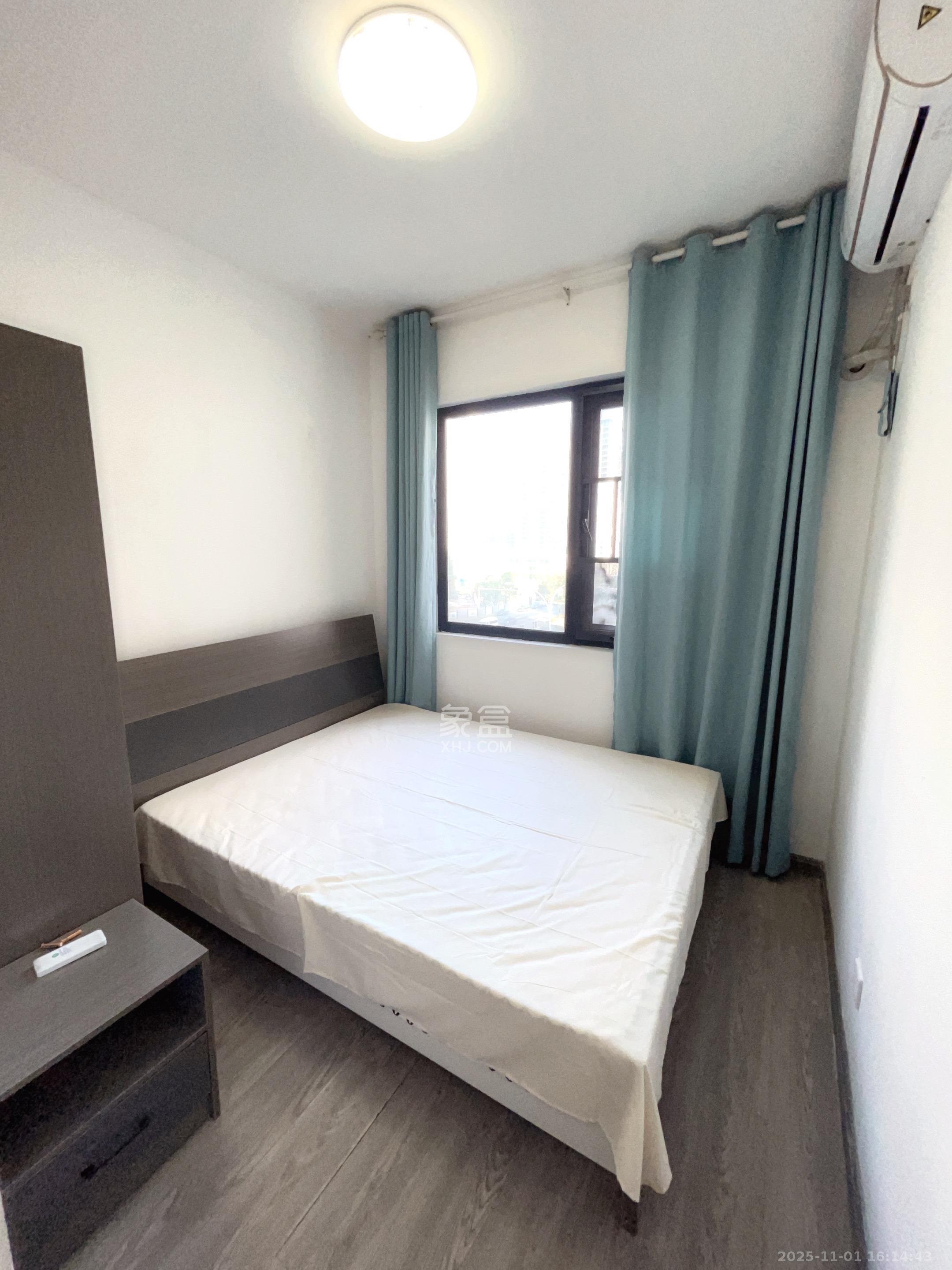 南山梅溪一方  4室2厅2卫    2800.0元/月室内图