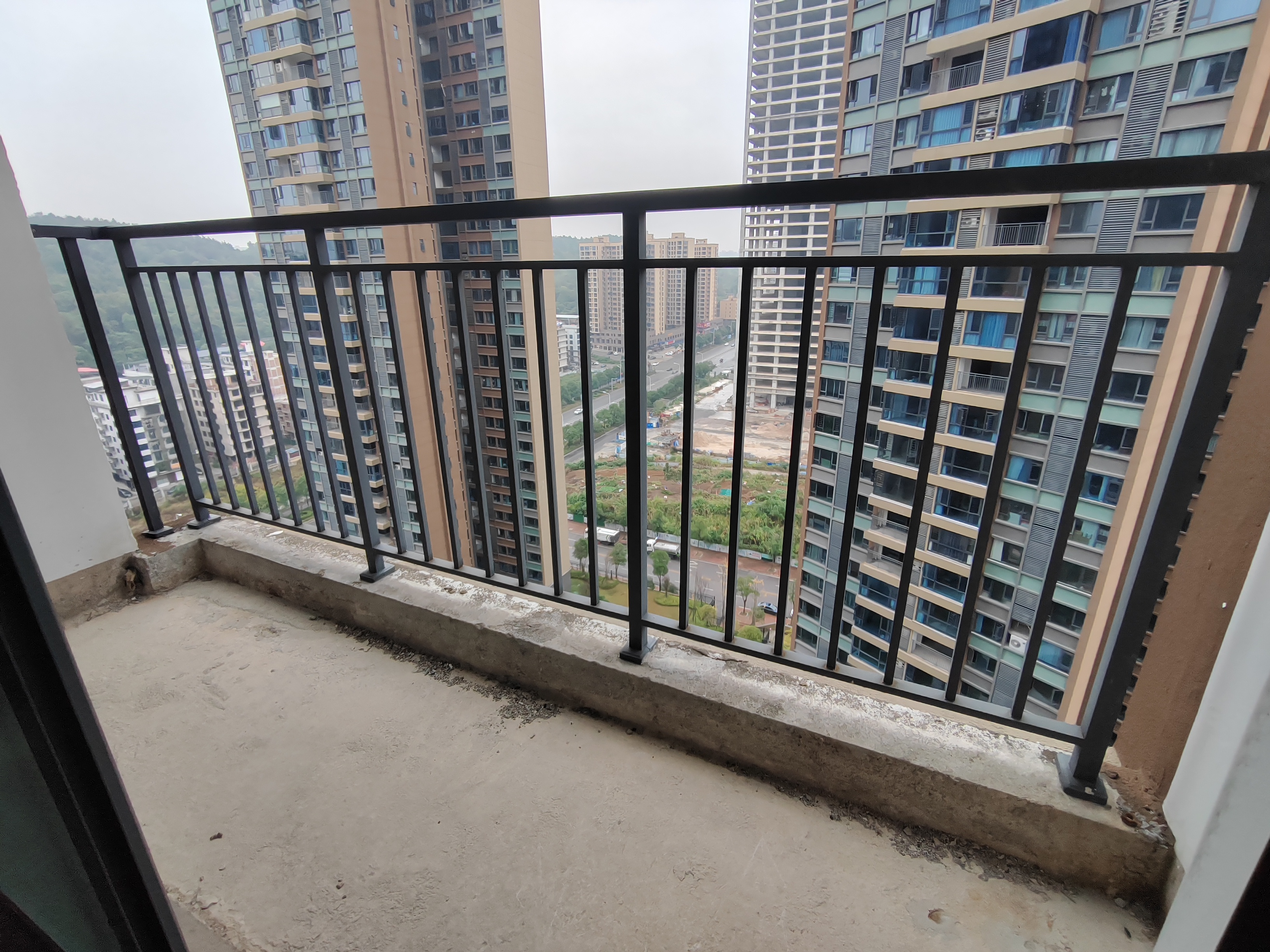 宁邦中心(二期公园里) 4室2厅2卫 79.8万 宁邦中心(二期公园里) 4室2厅2卫 79.8万阳台