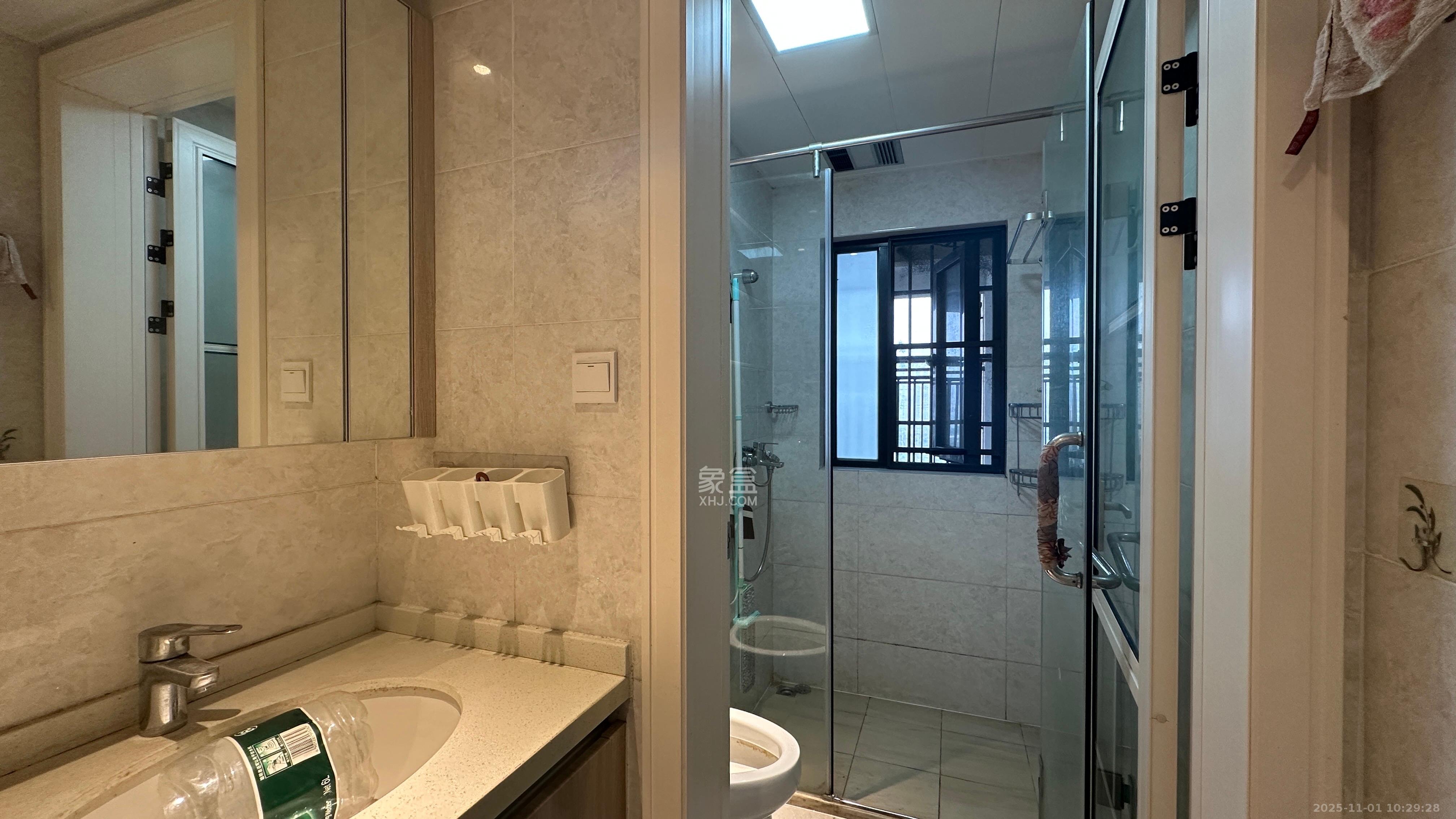 新城国际花都  3室2厅1卫    1700.0元/月室内图