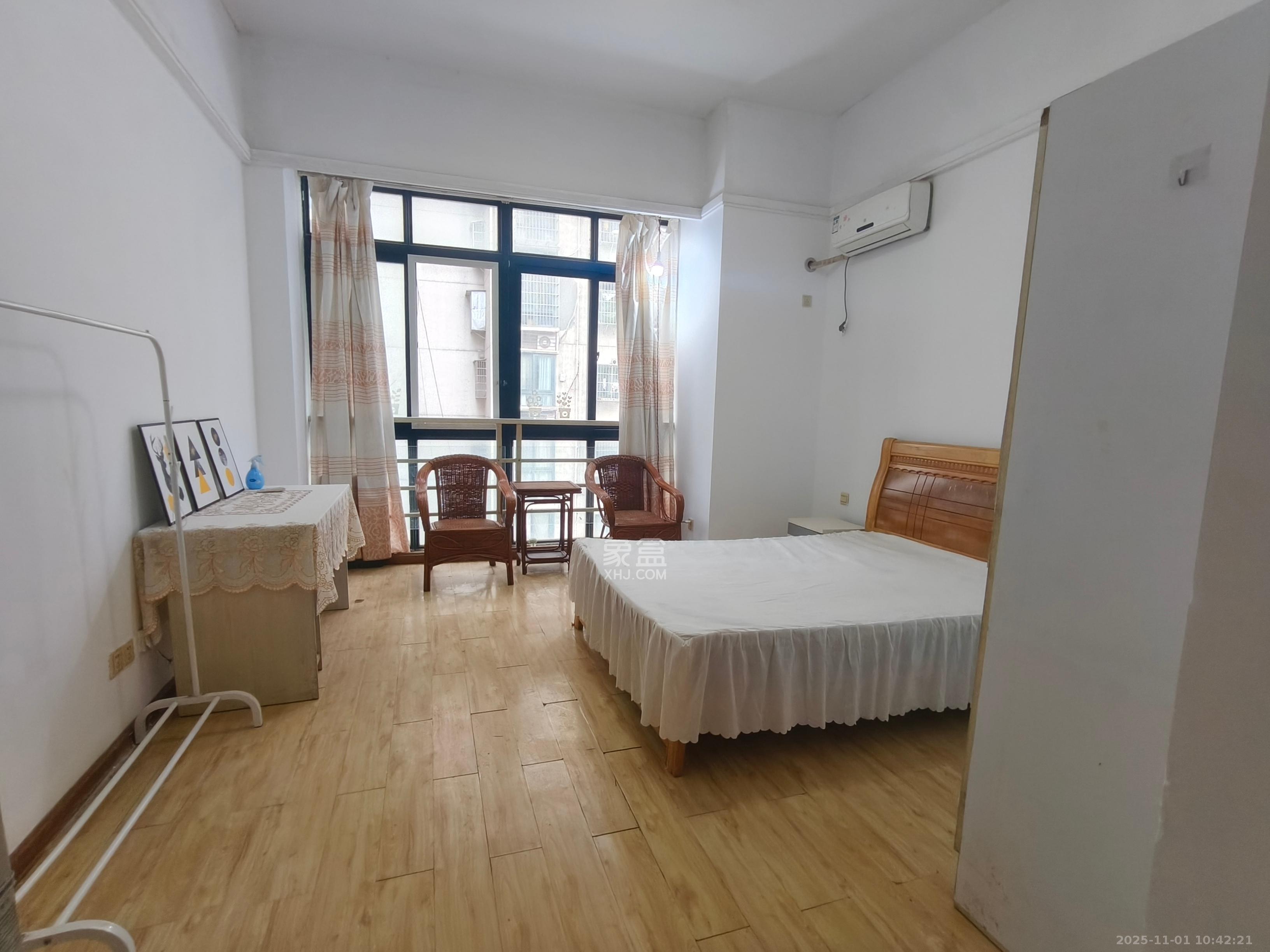 浏阳河畔家园  1室1厅1卫    1200.0元/月