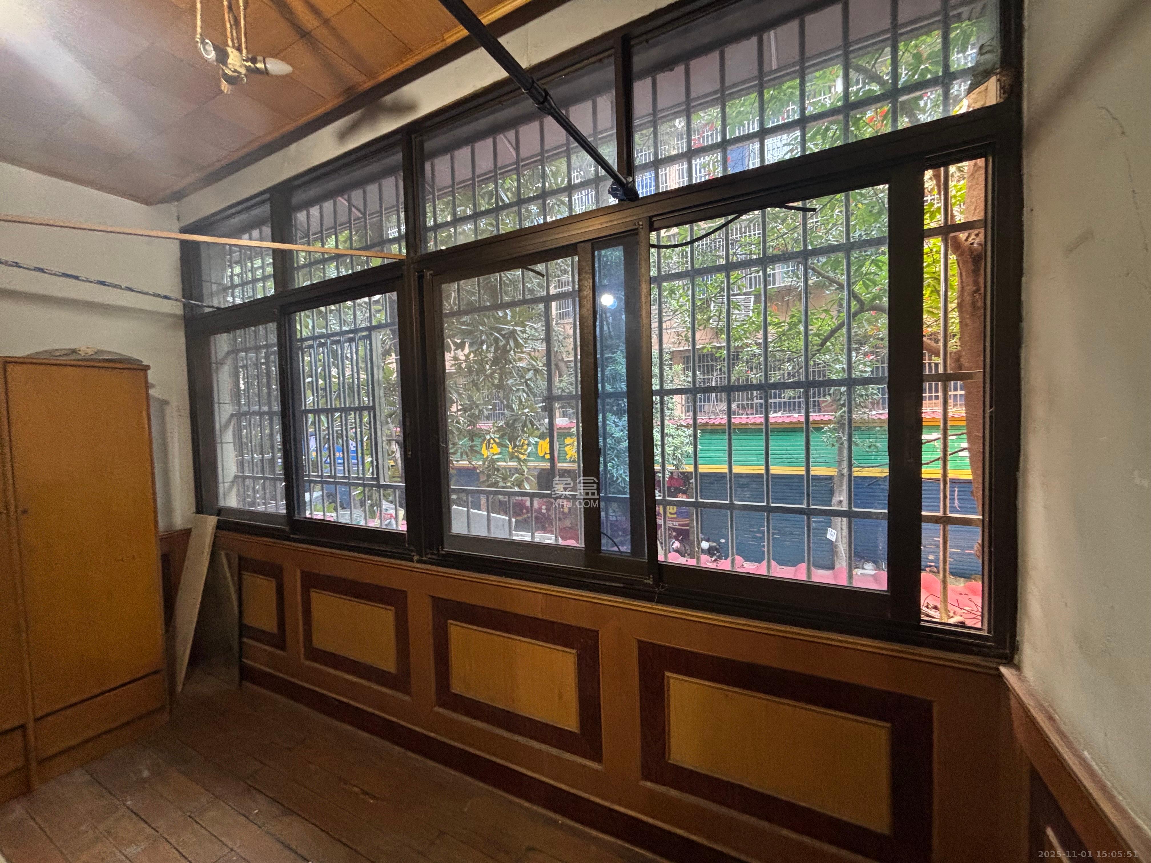 汽车西站商贸城（河西望城坡）  3室2厅1卫    1200.0元/月室内图