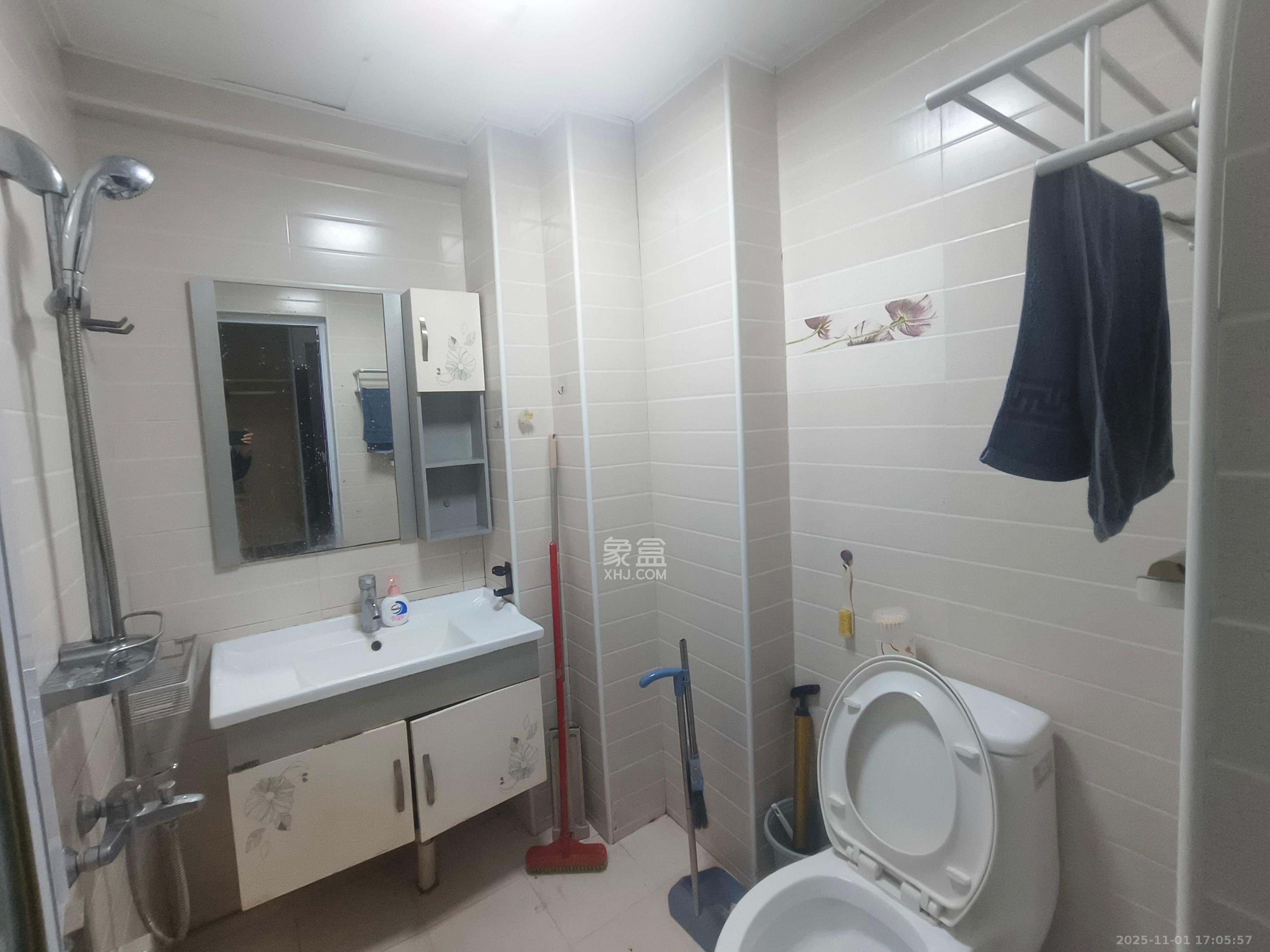 观湖公寓 1室1厅1卫 1500.0元/月 观湖公寓 1室1厅1卫 1500.0元/月室内图