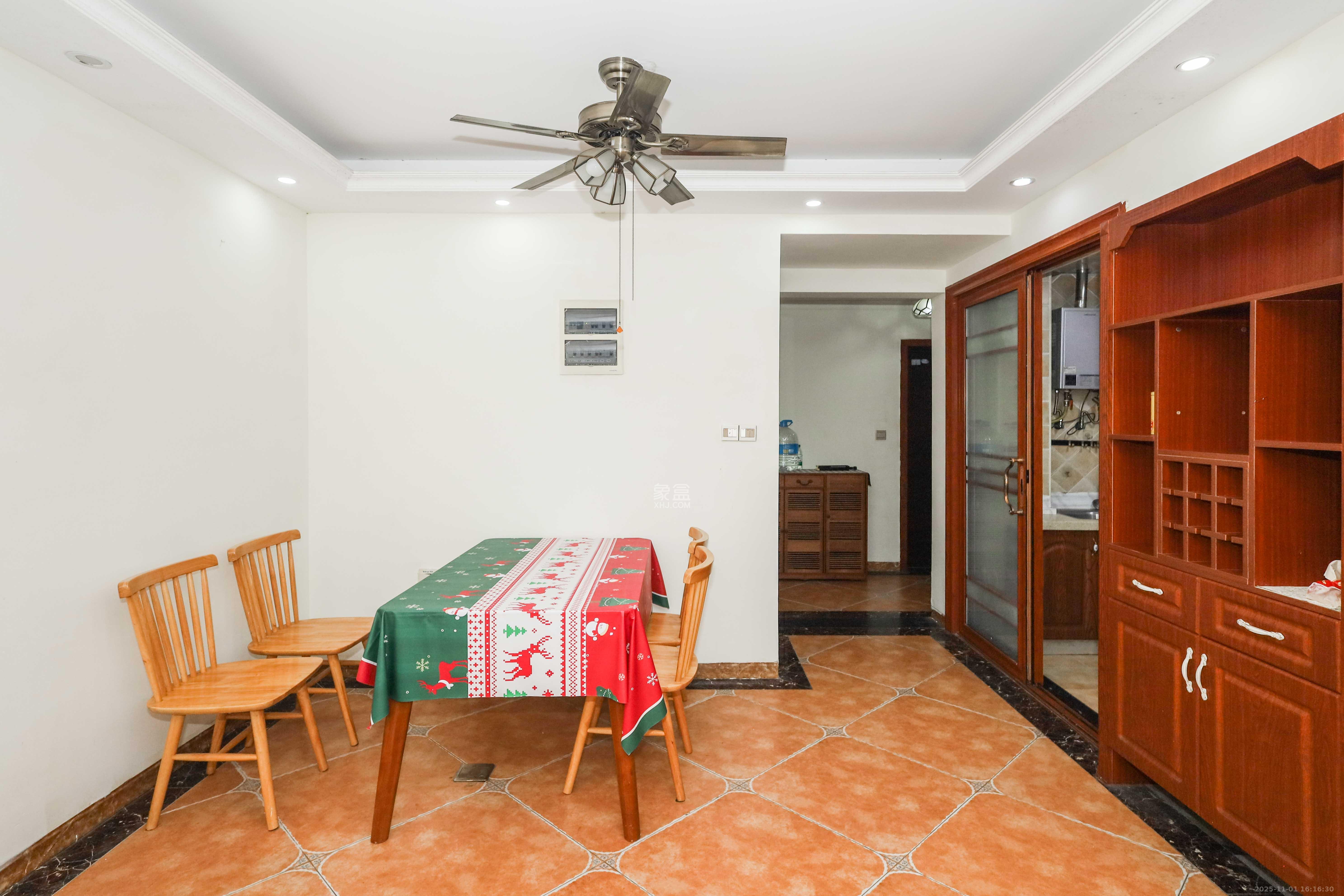 惠天然梅岭国际 3室2厅1卫 98.0万 惠天然梅岭国际 3室2厅1卫 98.0万客厅