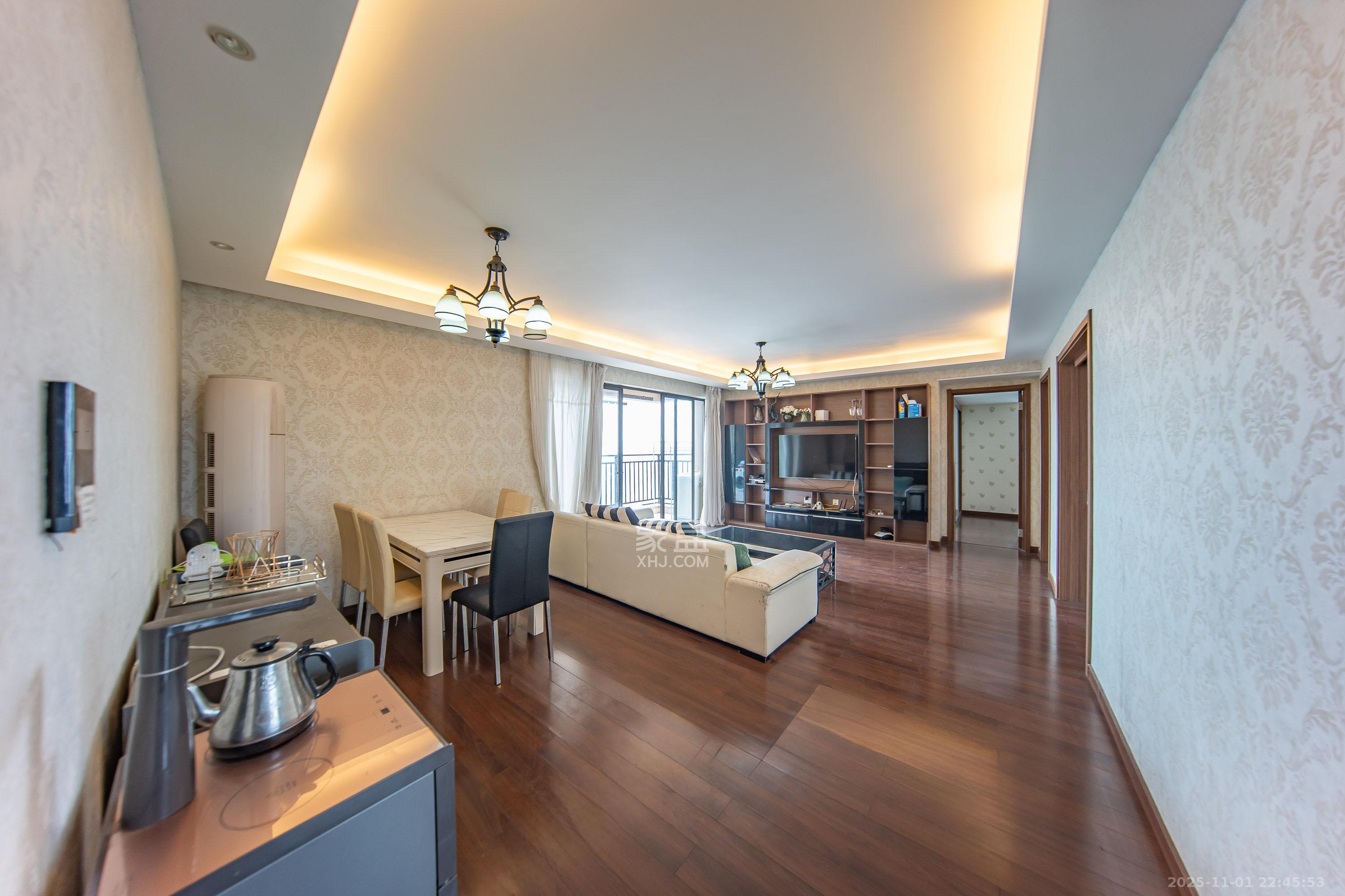 万科白鹭郡 4室2厅2卫 136.0万 万科白鹭郡 4室2厅2卫 136.0万客厅